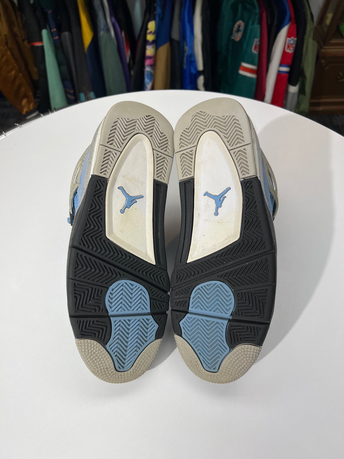 Preowned Jordan 4 Retro University Blue