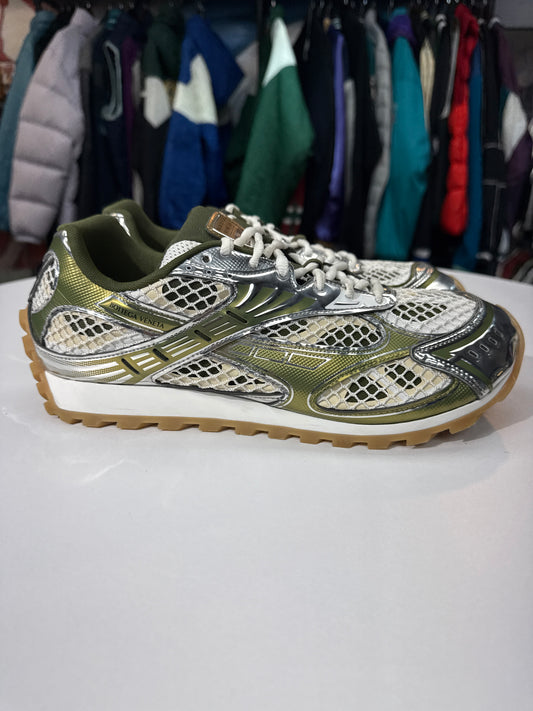 Preowned Bottega Veneta Orbit Sneaker Mud/White