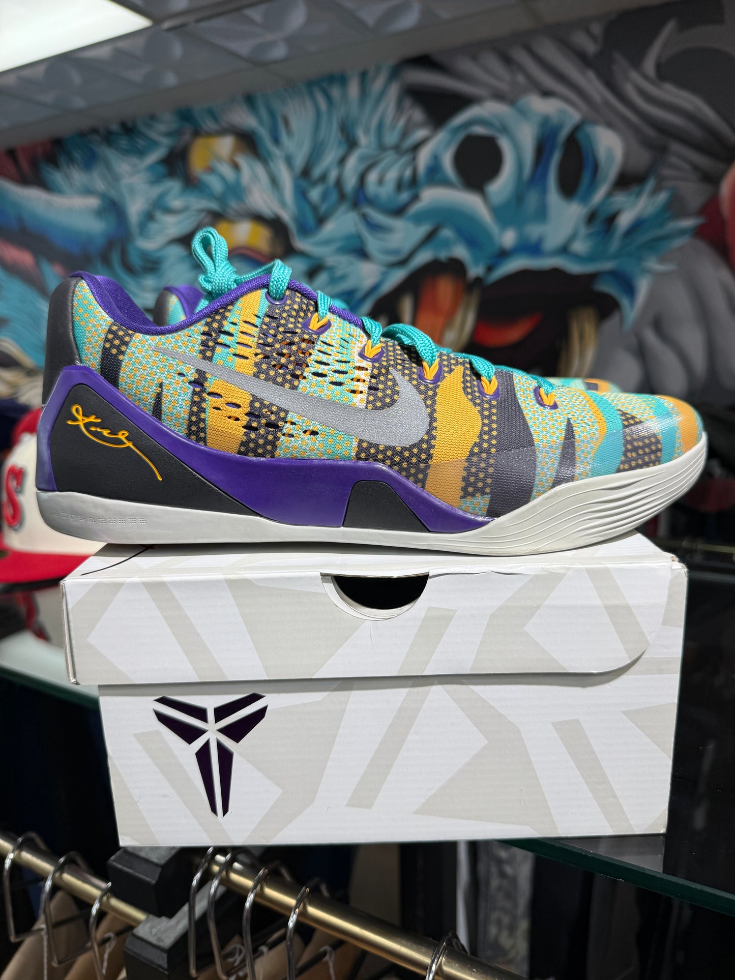 Preowned Unleashed Kobe 9 EM Low