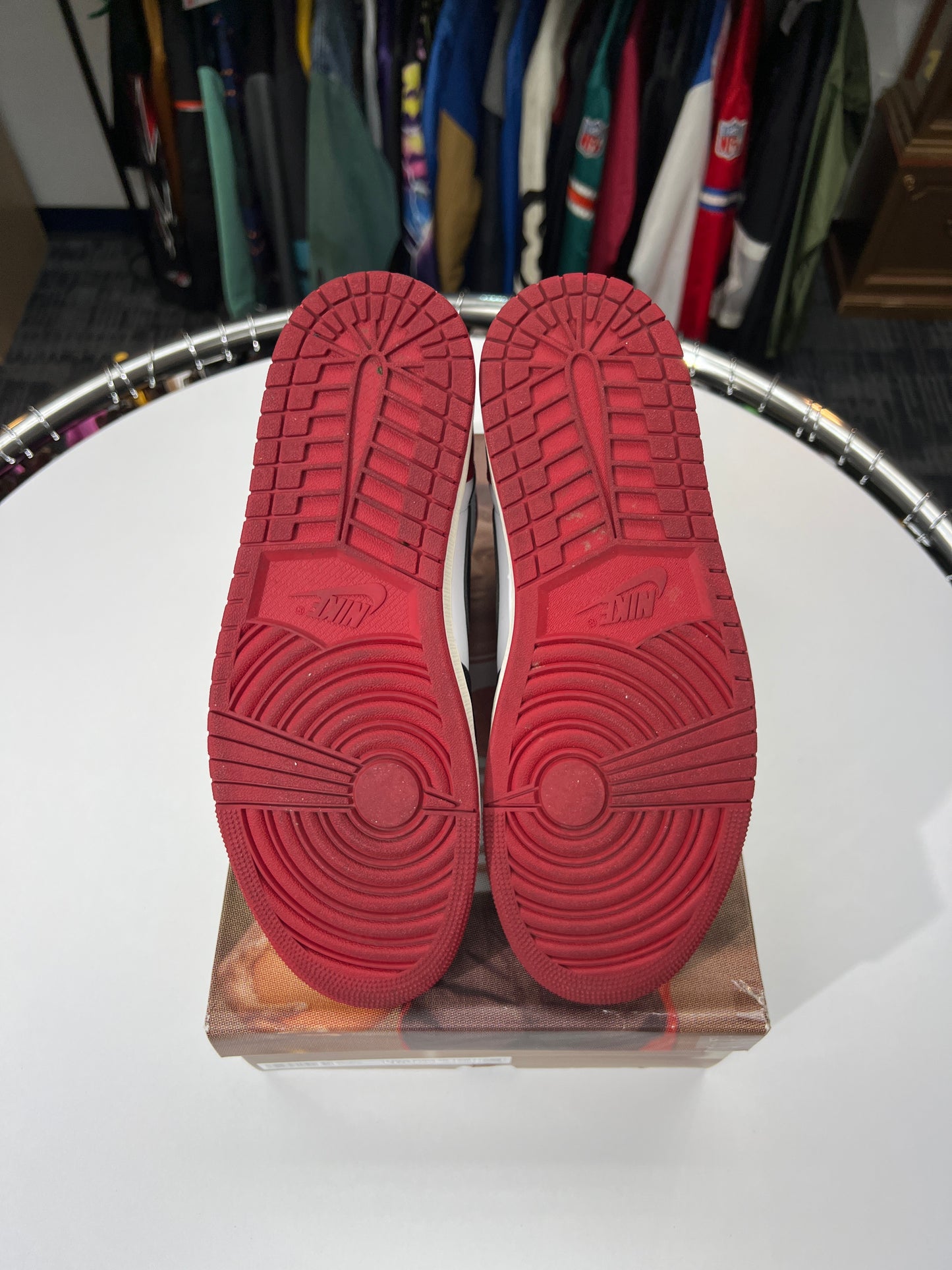 Preowned Jordan 1 Retro High OG Black Toe