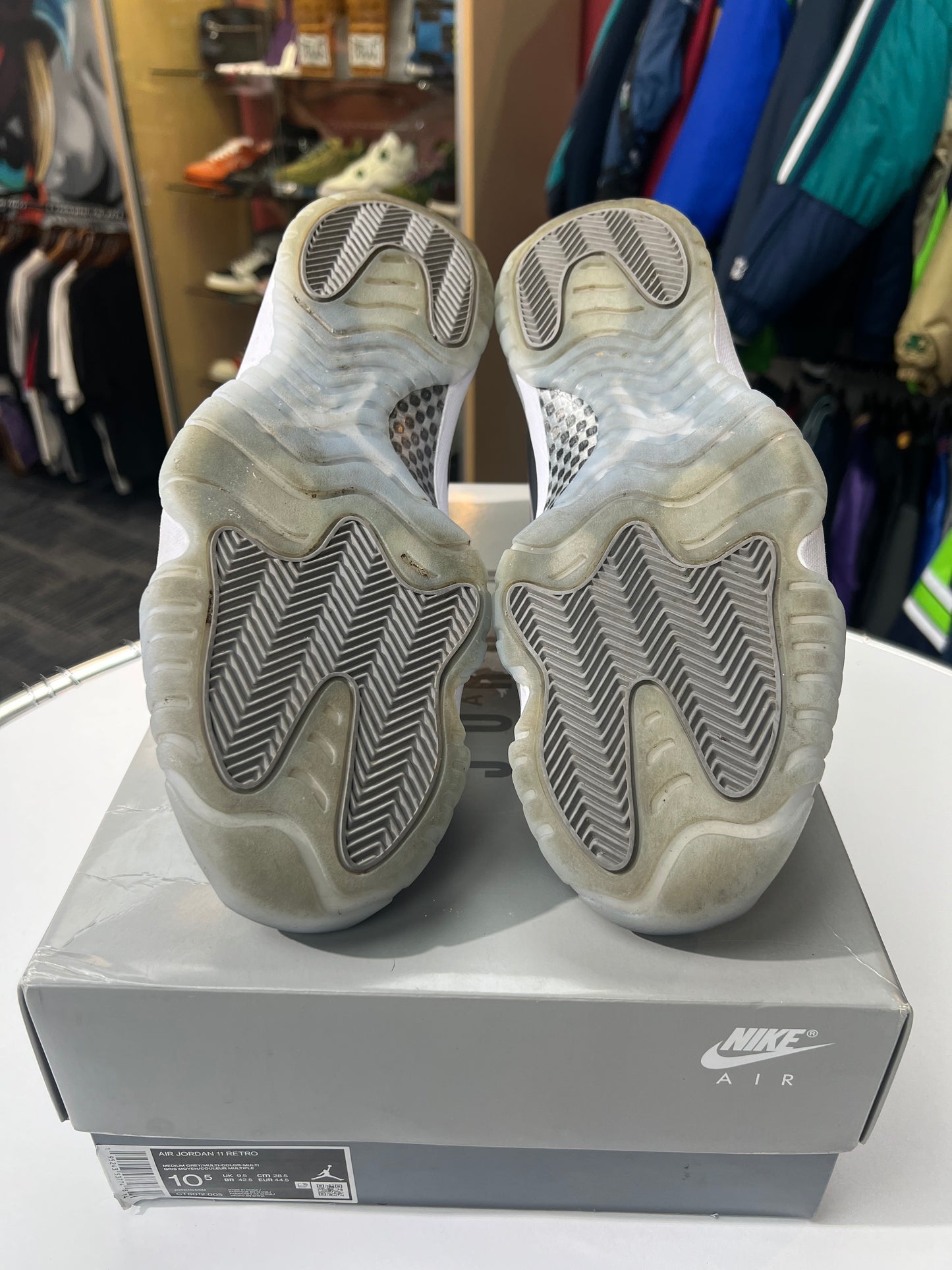 Preowned Jordan 11 Cool Grey