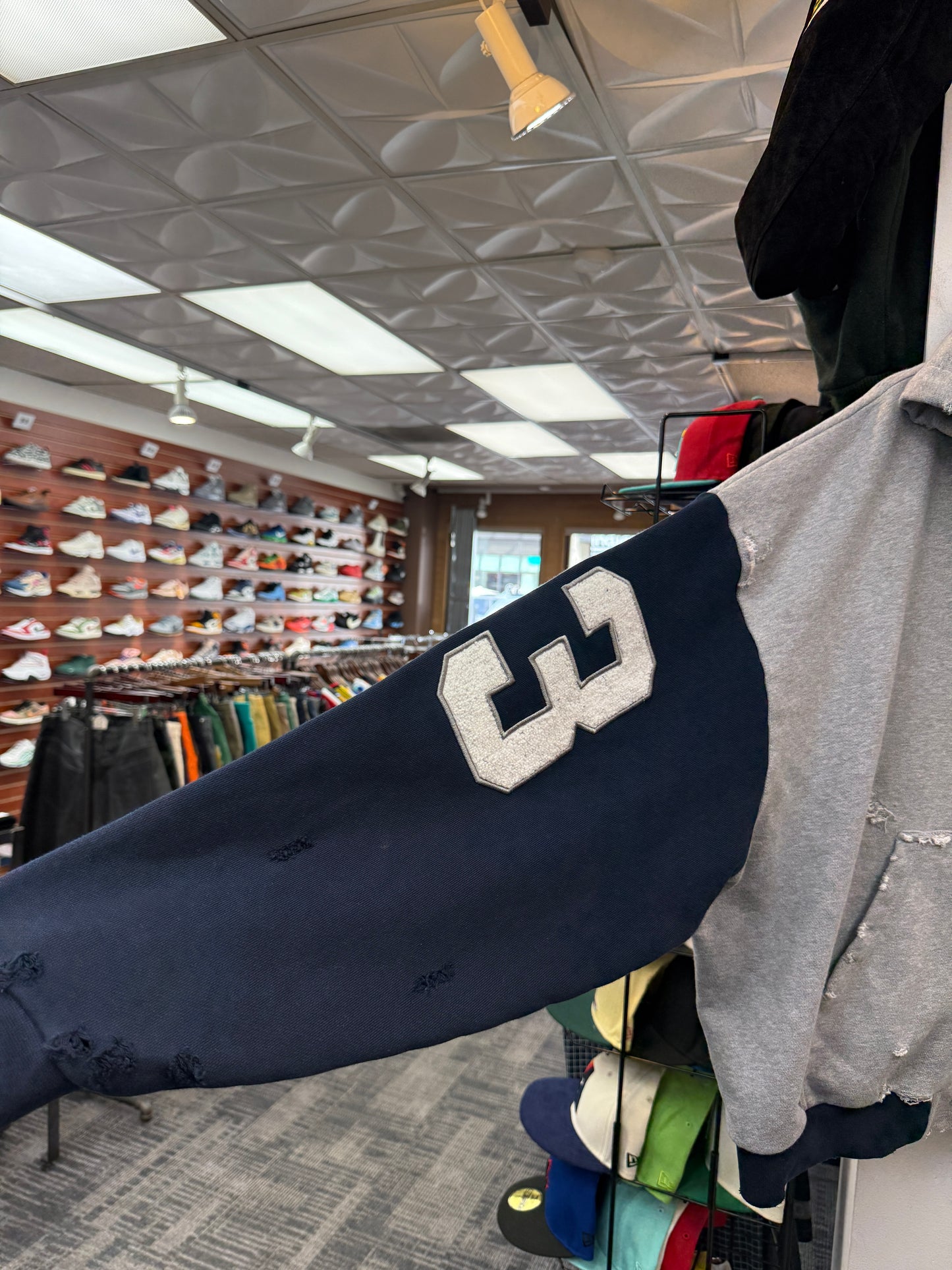 GV Raspberry Hills Cut&Sew Distressed Zip Up Hoodie