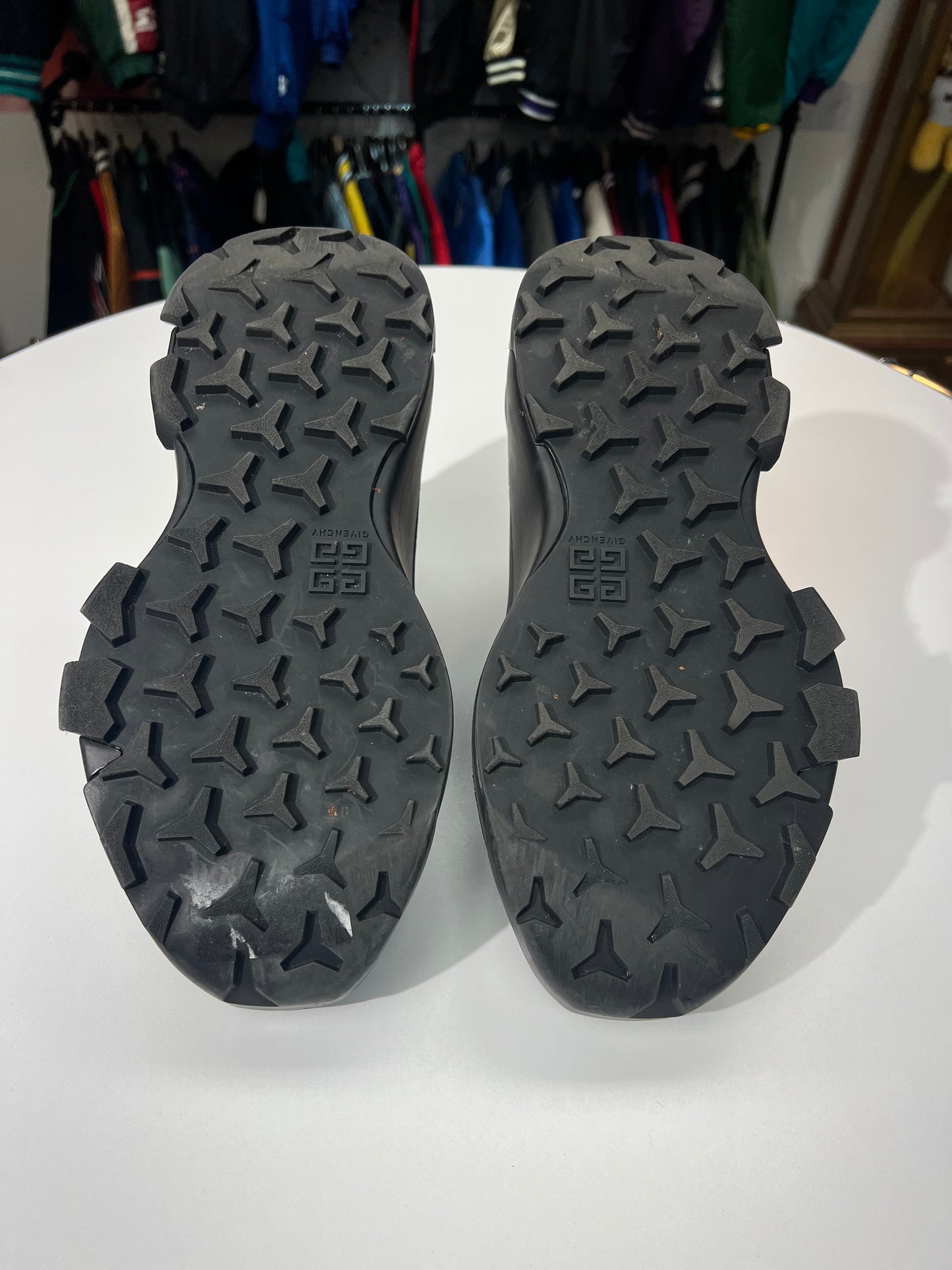 Preowned Givenchy Monumental Mallow low slip-on