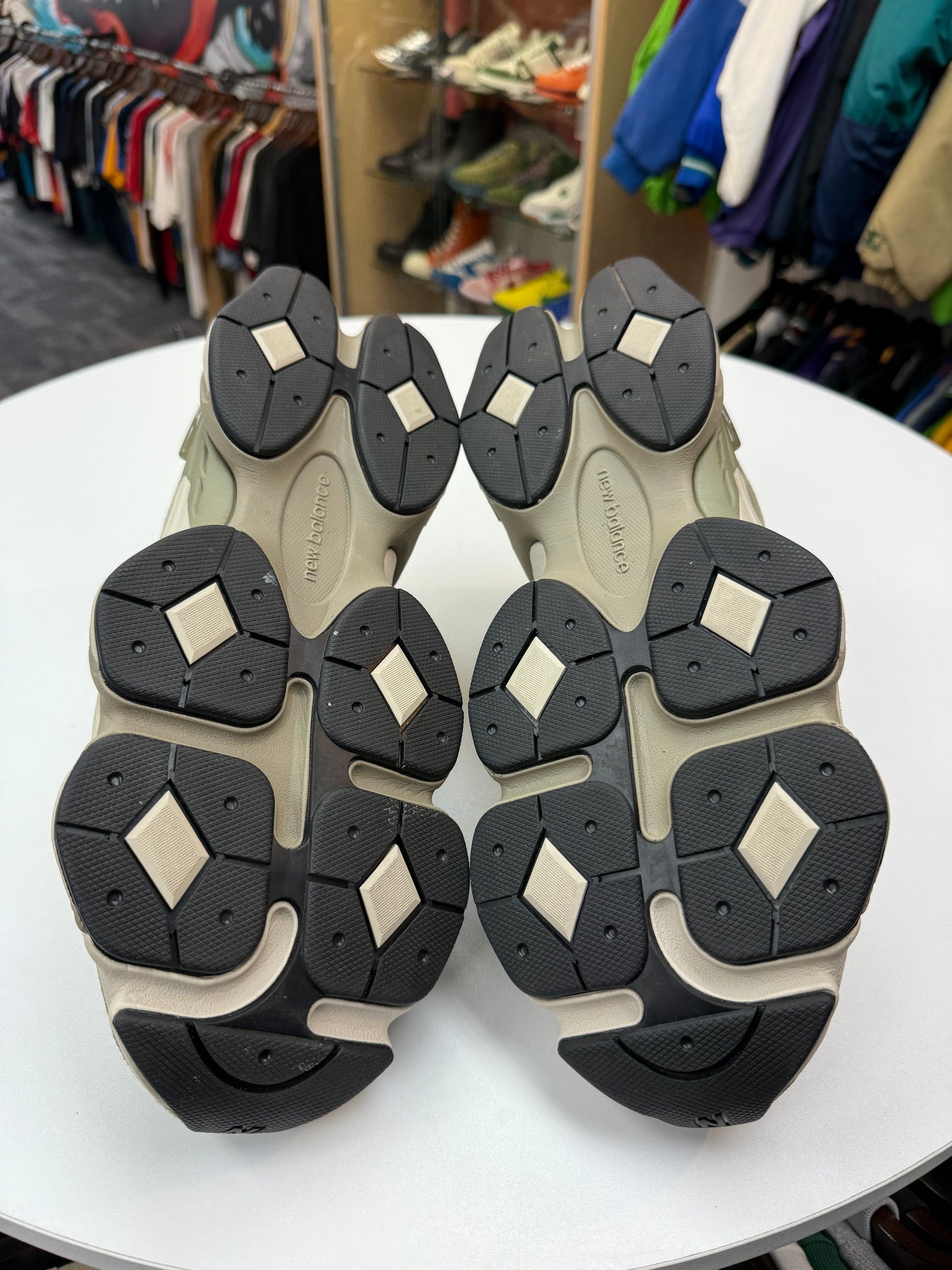 Preowned Covert Green New Balance 9060