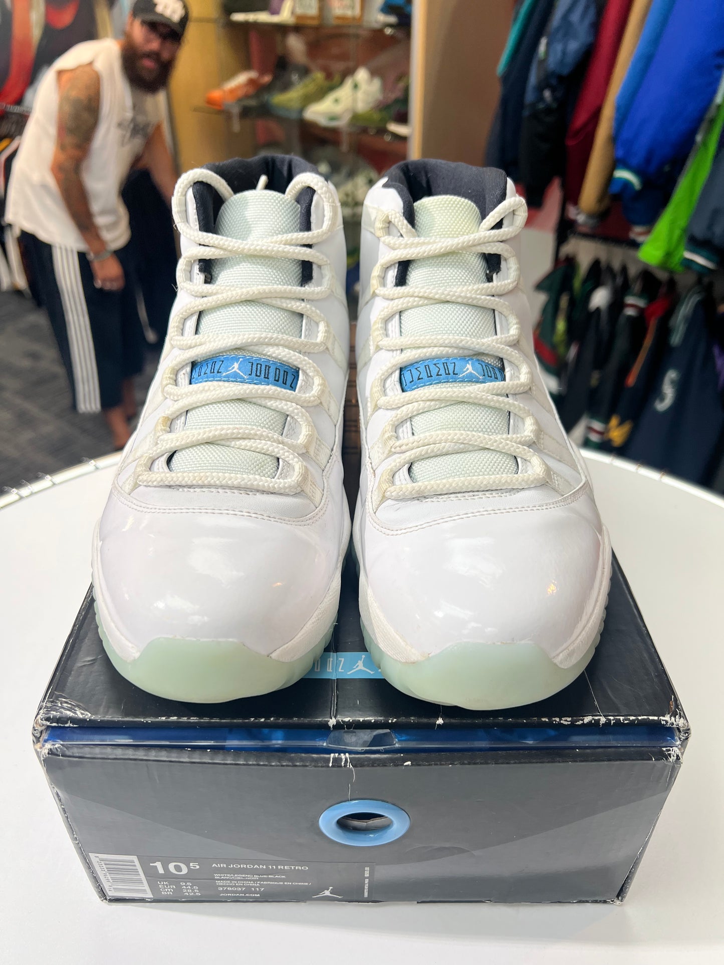 Preowned Jordan 11 Legend Blue (2014)