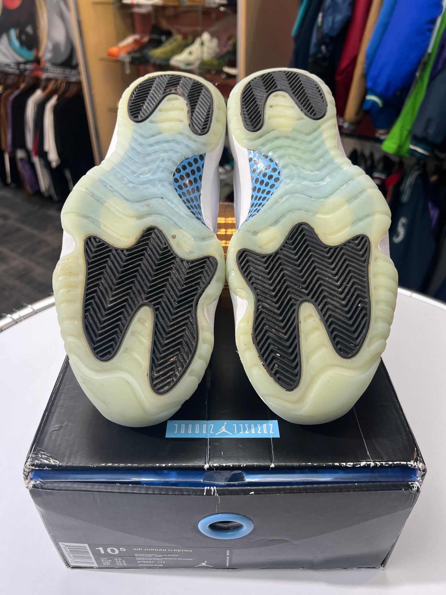 Preowned Jordan 11 Legend Blue (2014)