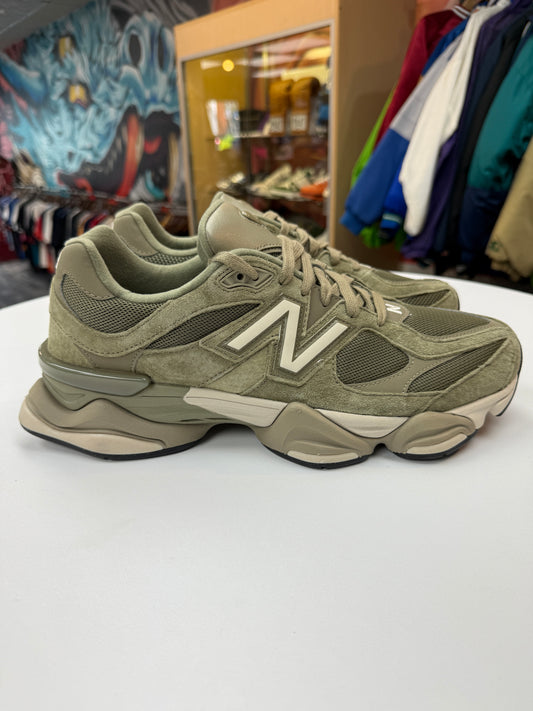 Preowned Covert Green New Balance 9060