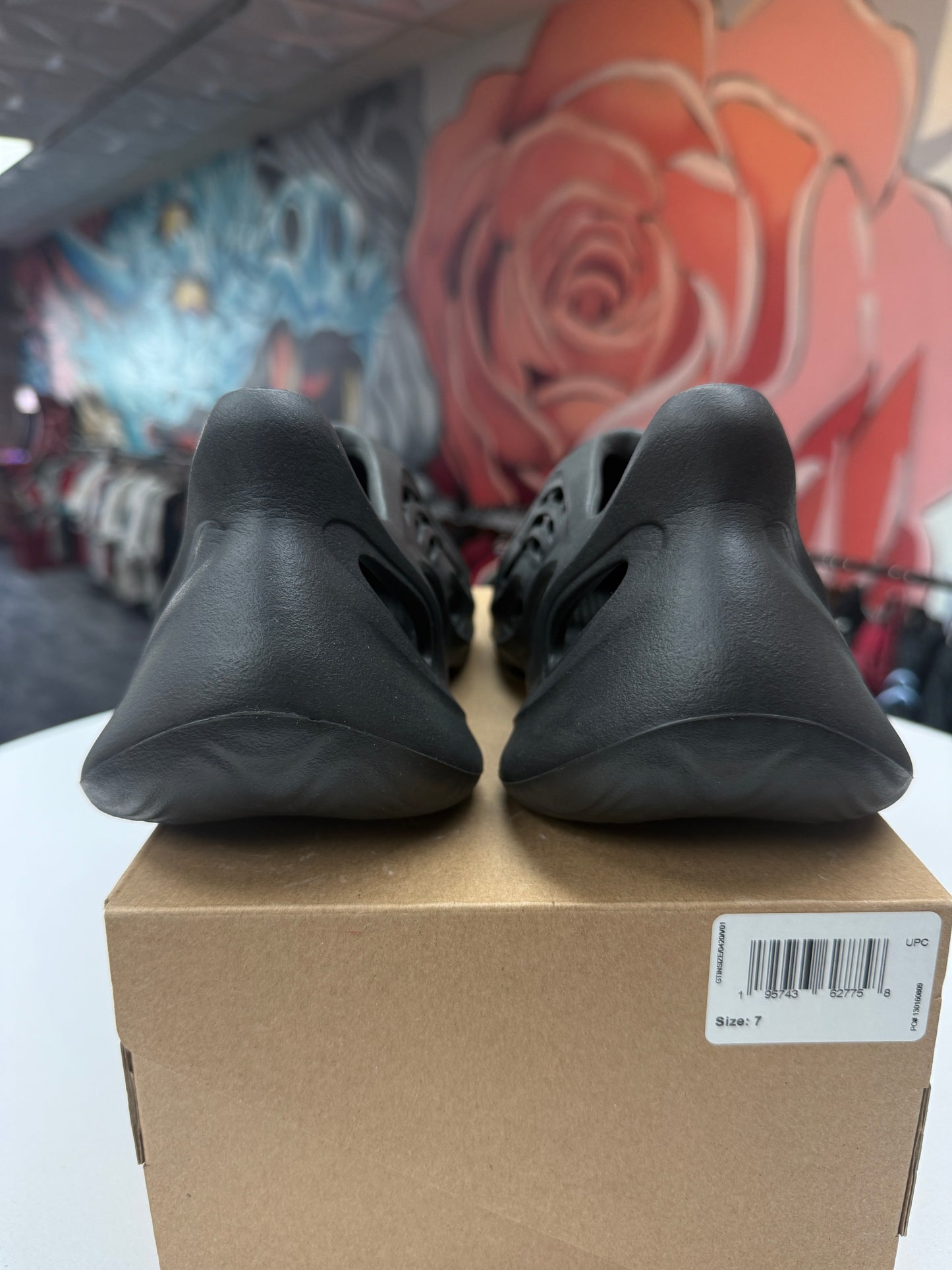 Preowned Onyx Foam Rnnrs