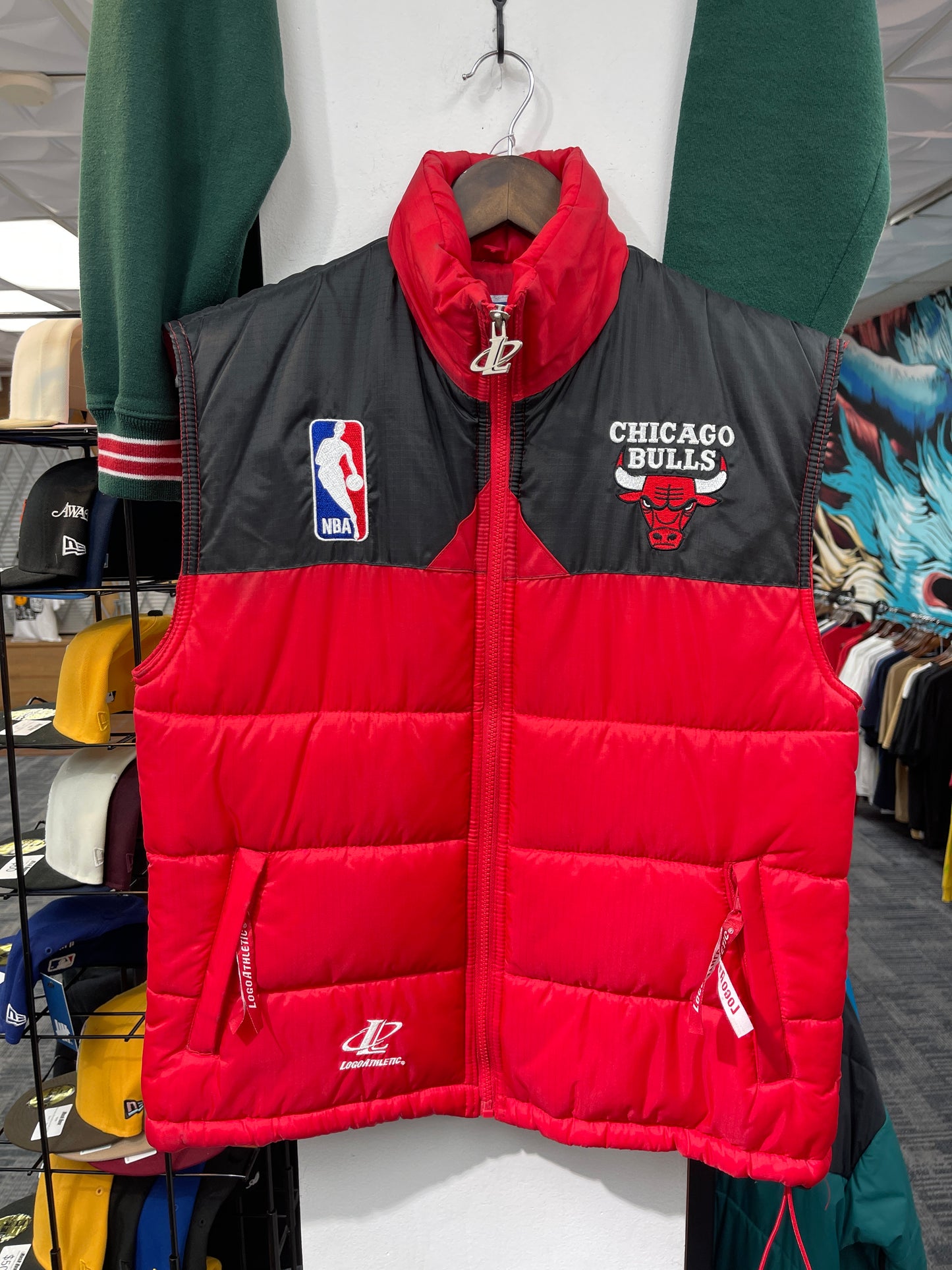 Bulls vintage logo athletics puffer vest