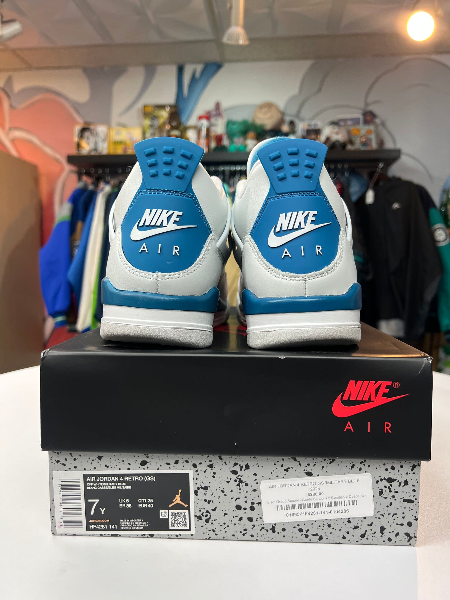 Preowned Jordan 4 Retro Military Blue