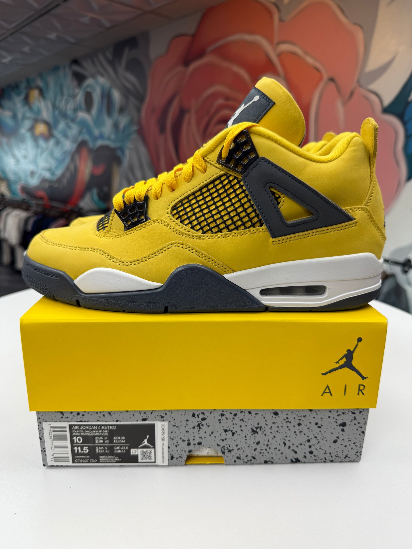 New Lightning Jordan 4