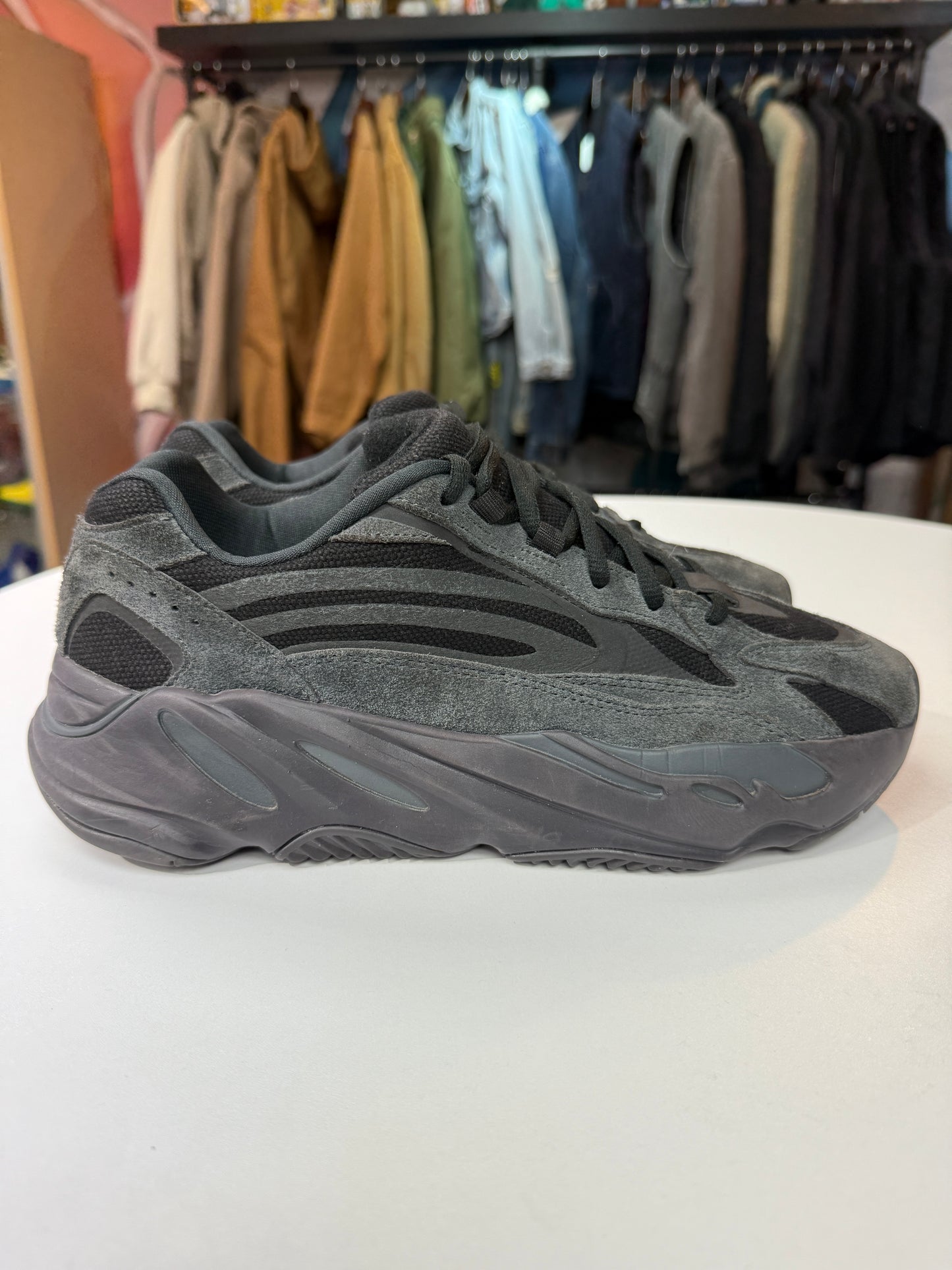 Preowned Vanta Yeezy 700 V2