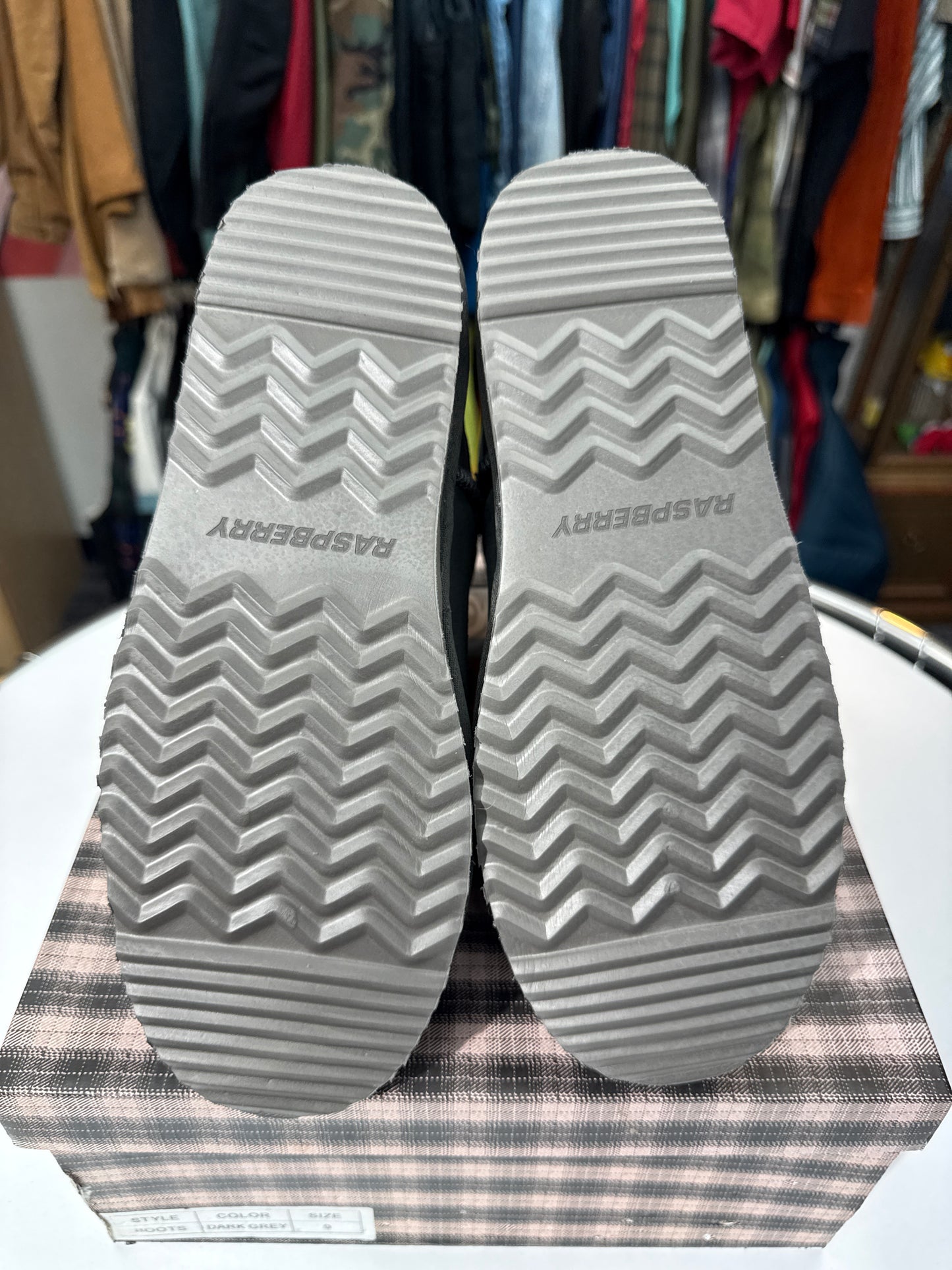 New GV Raspberry Hills Berry Boots Dark Grey