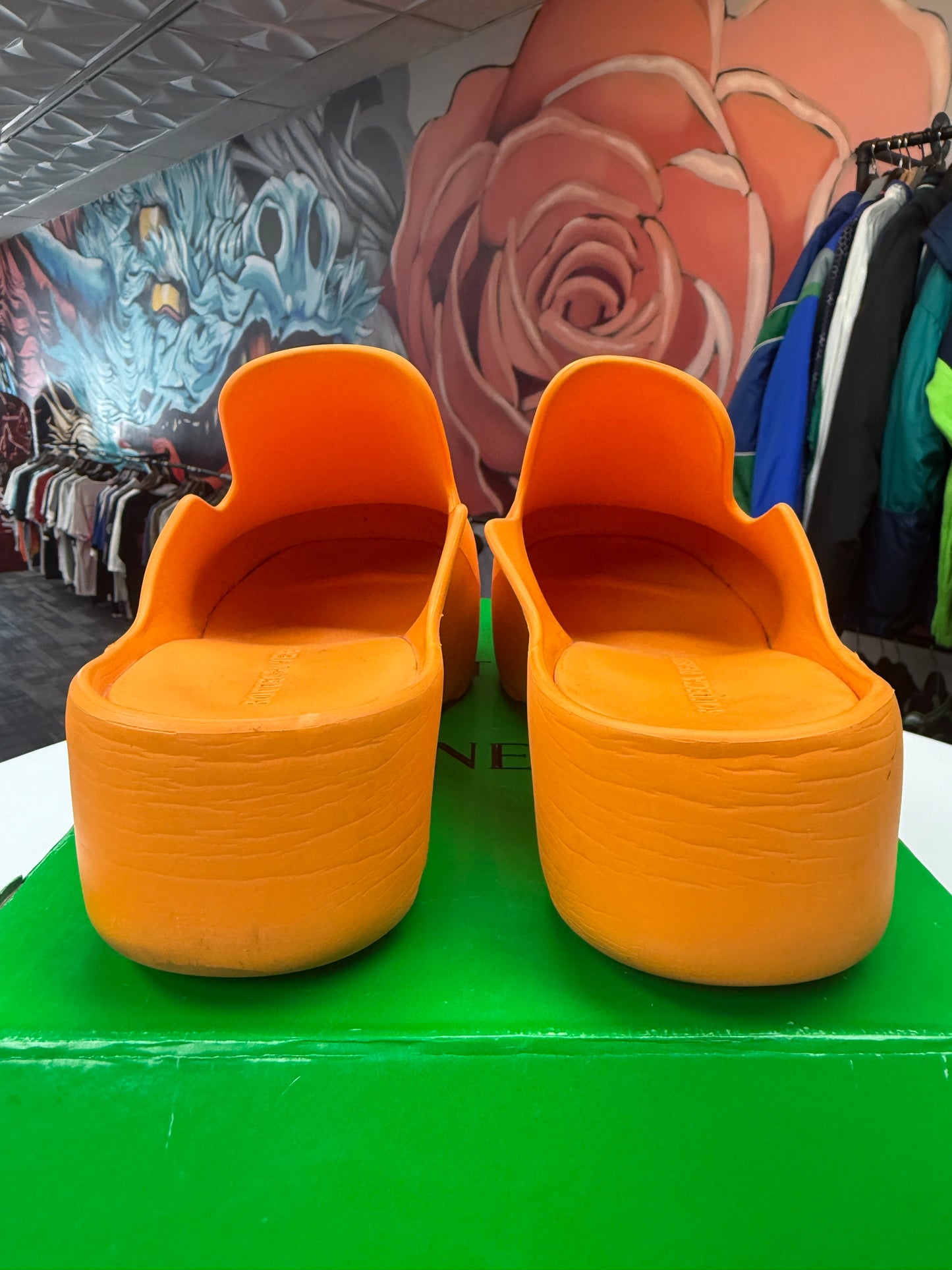 Preowned Bottega Veneta Rubber Slides