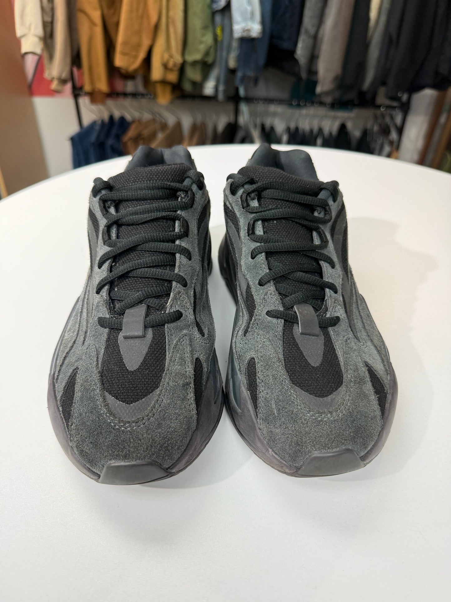 Preowned Vanta Yeezy 700 V2