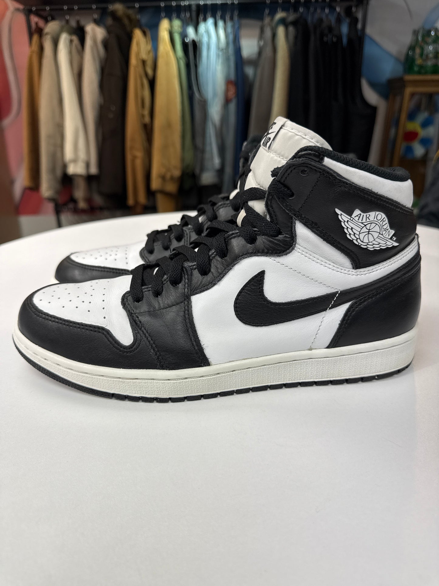 Preowned Jordan 1 Black/White (2014)