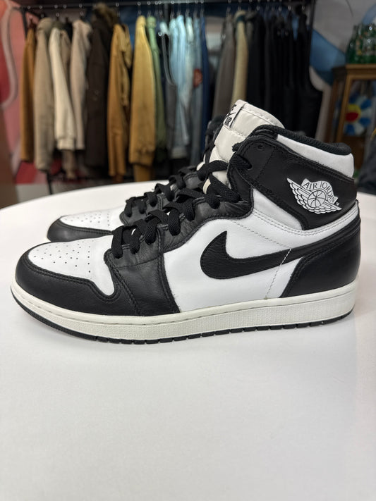 Preowned Jordan 1 Black/White (2014)