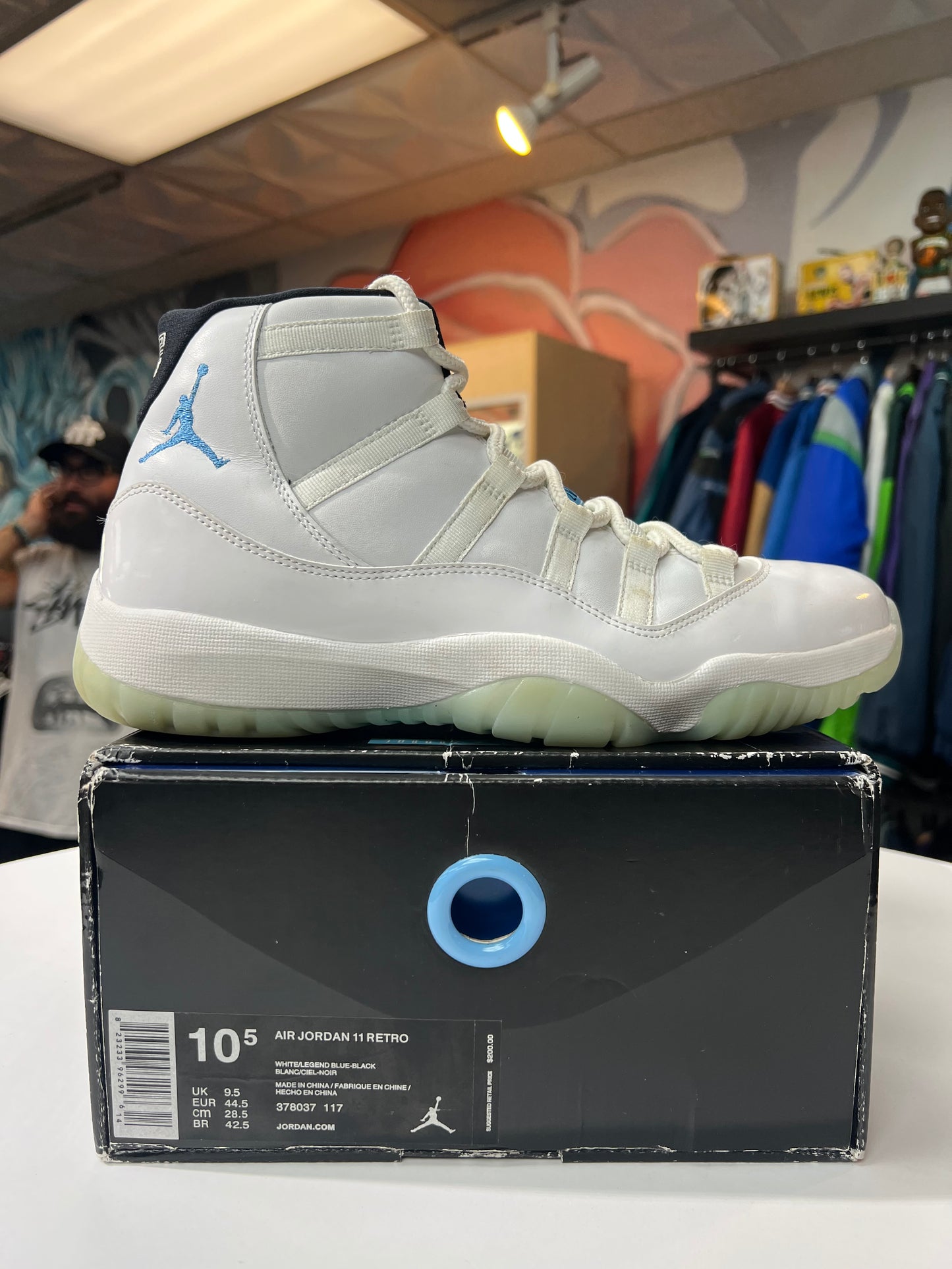 Preowned Jordan 11 Legend Blue (2014)