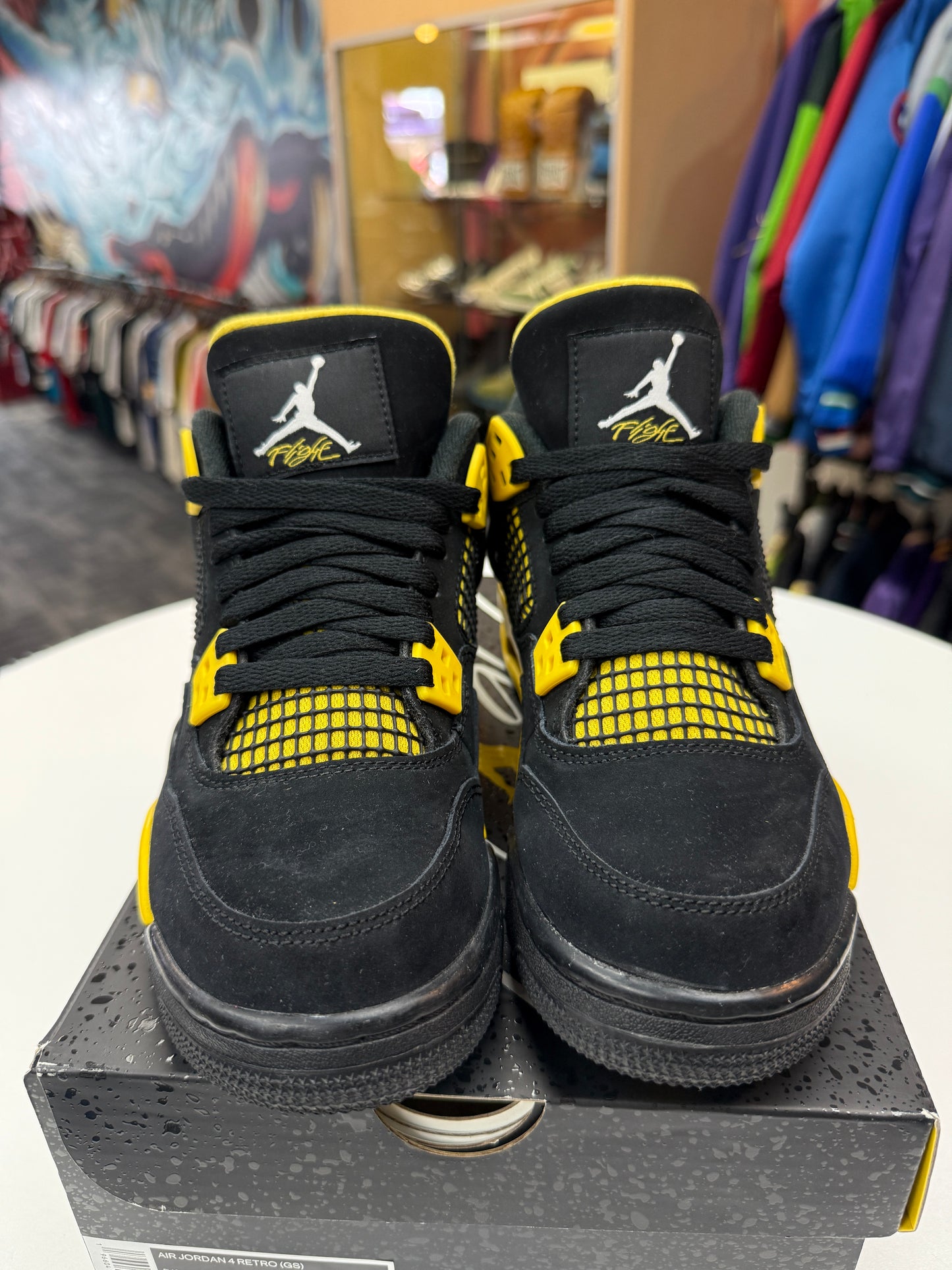 Preowned Thunder Jordan 4