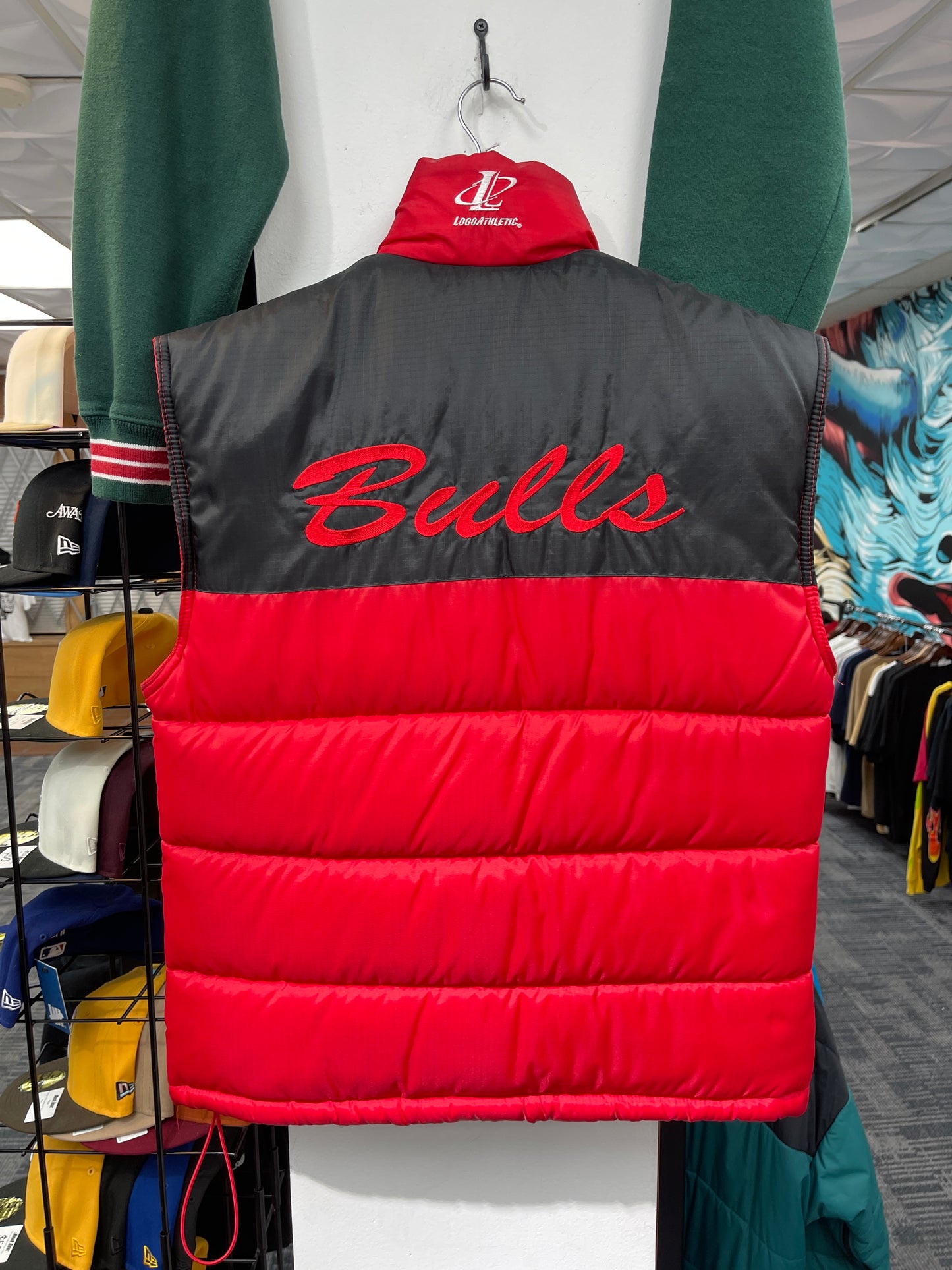 Bulls vintage logo athletics puffer vest