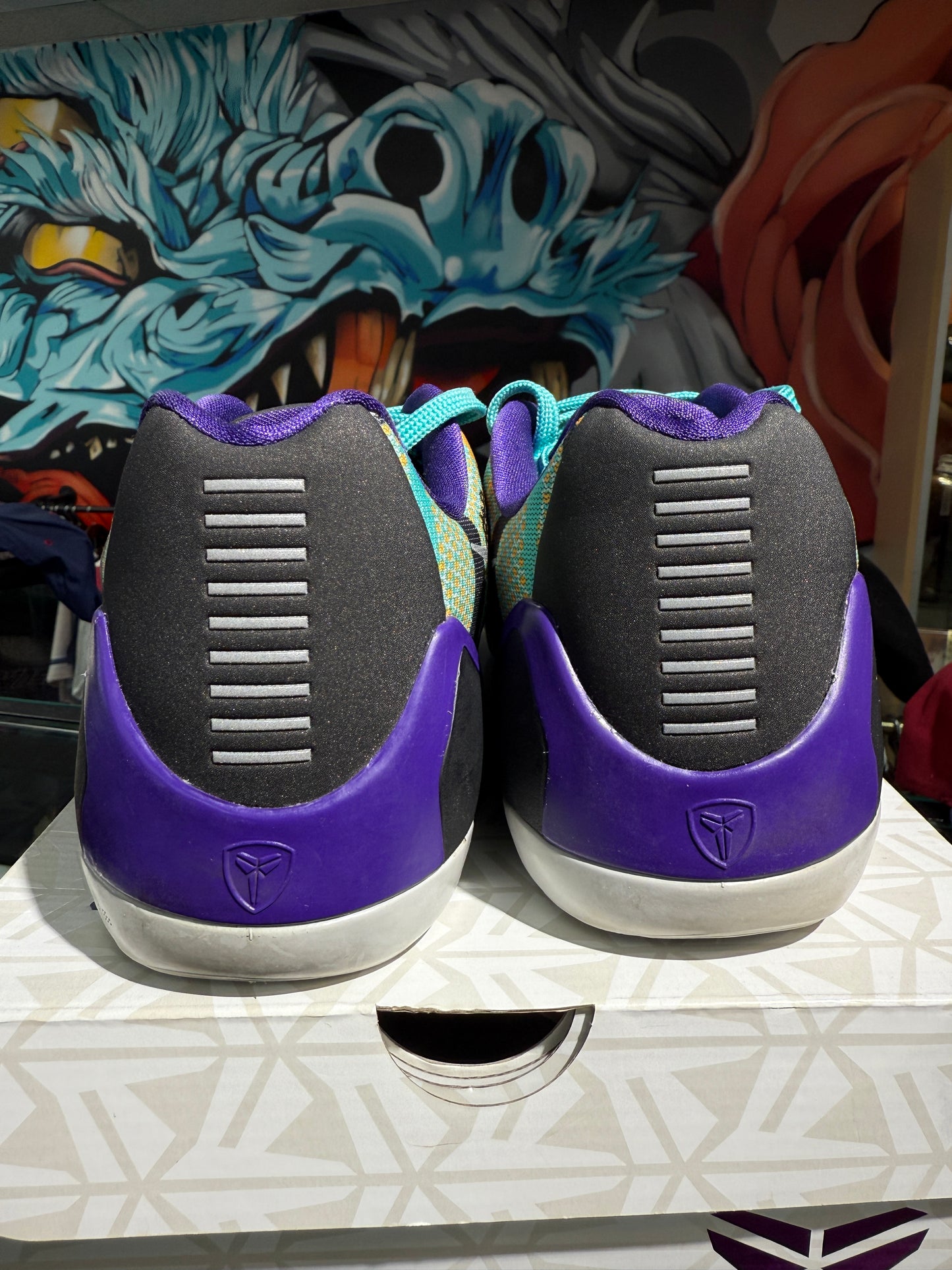 Preowned Unleashed Kobe 9 EM Low