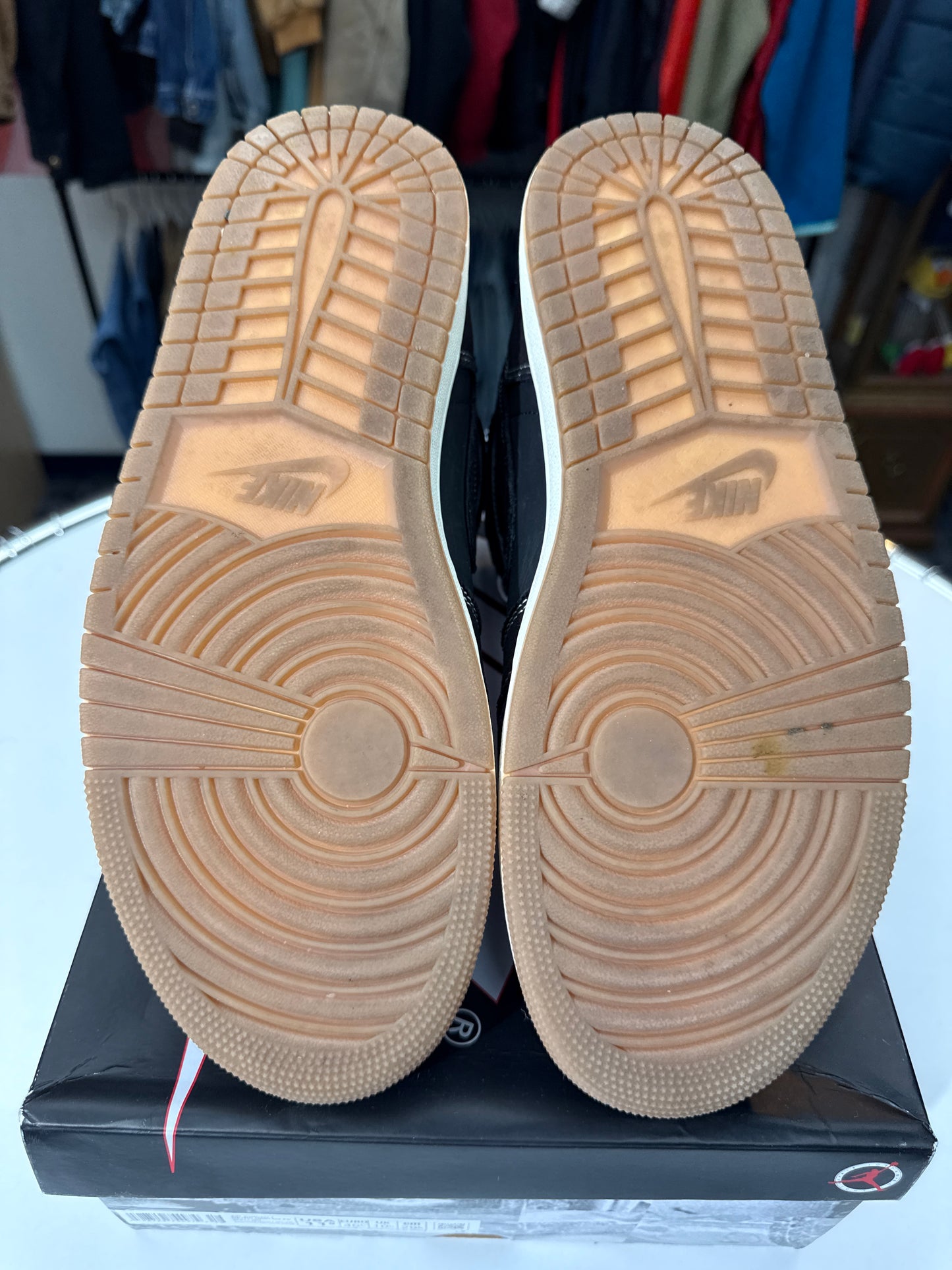 Preowned Jordan 1 Flight Club