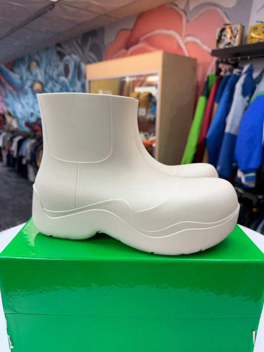 Preowned Bottega Puddle Boots Cream