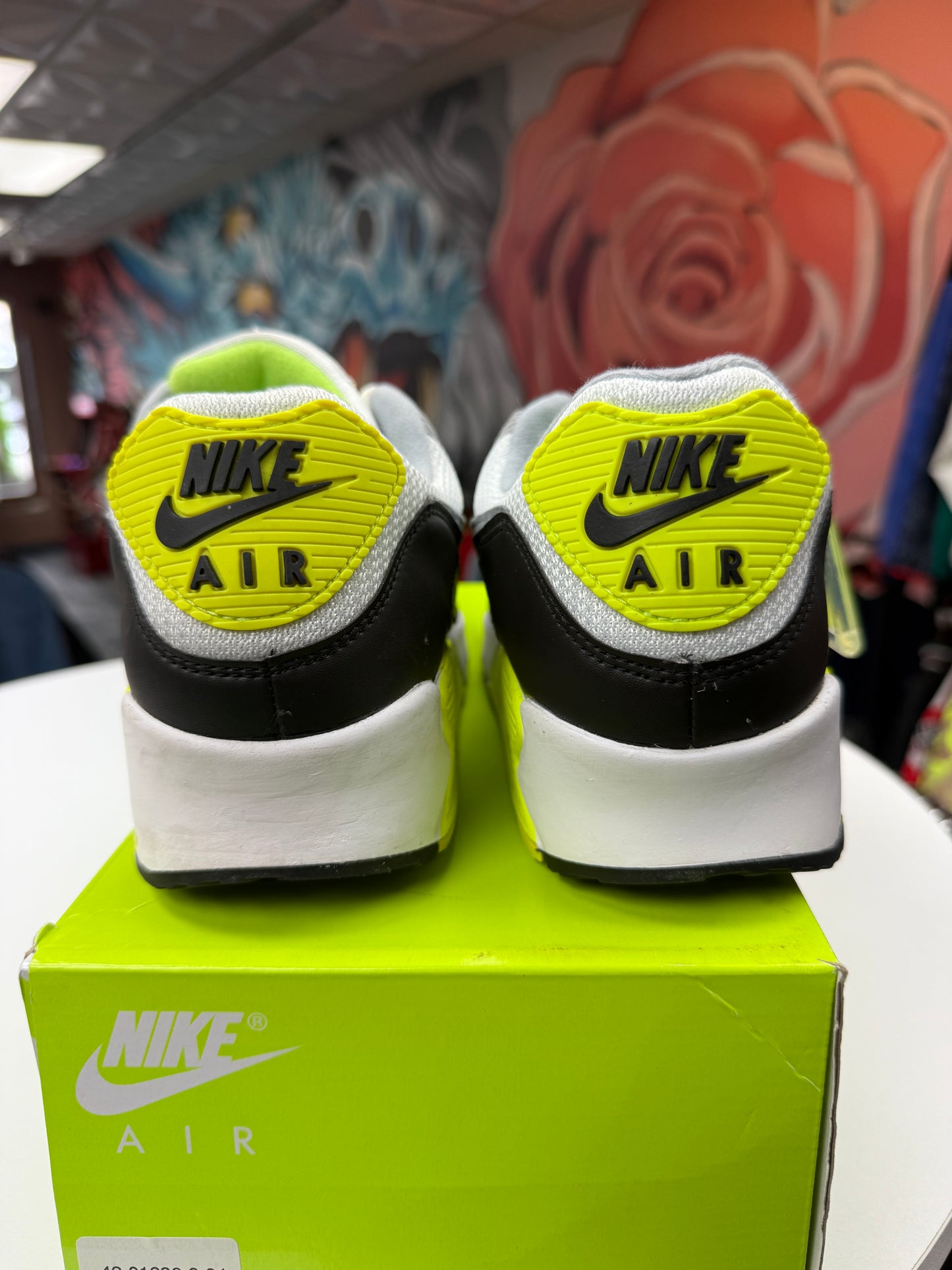 Preowned Air Max 90 Volt 2020