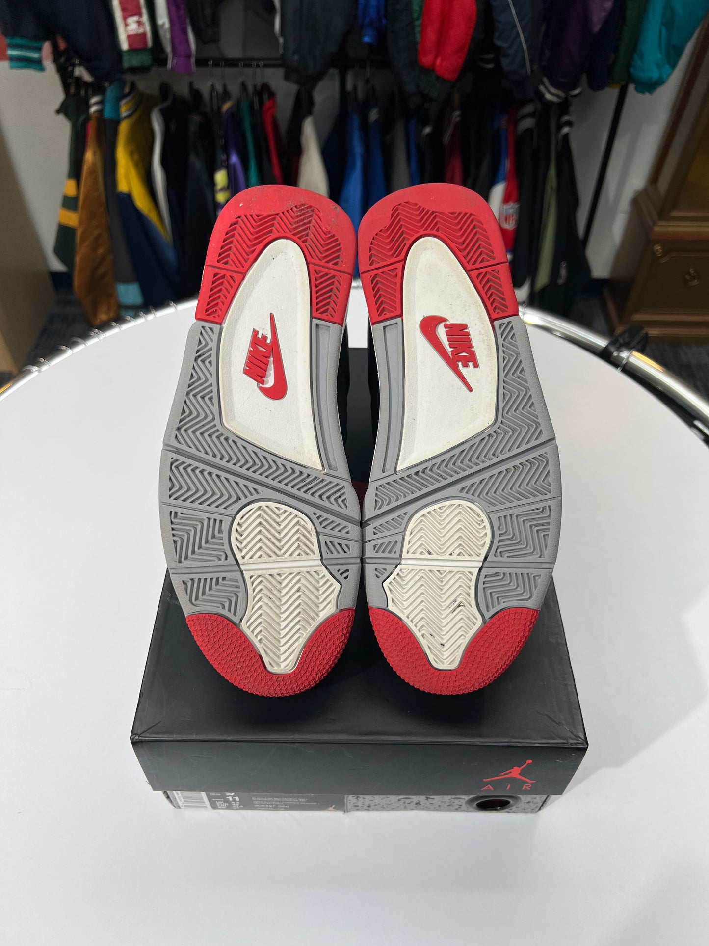Preowned Jordan 4 Retro Bred