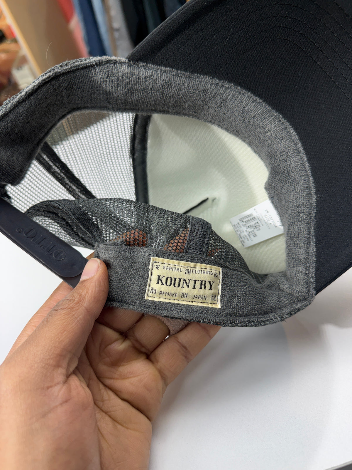 Preowned Kapital Kountry Pearl Clutcher Truck Cap