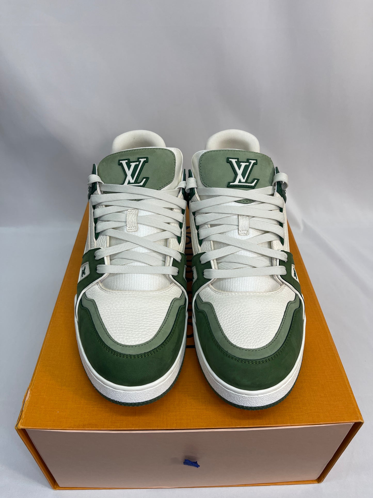 Preowned Louis Vuitton Trainer Olive