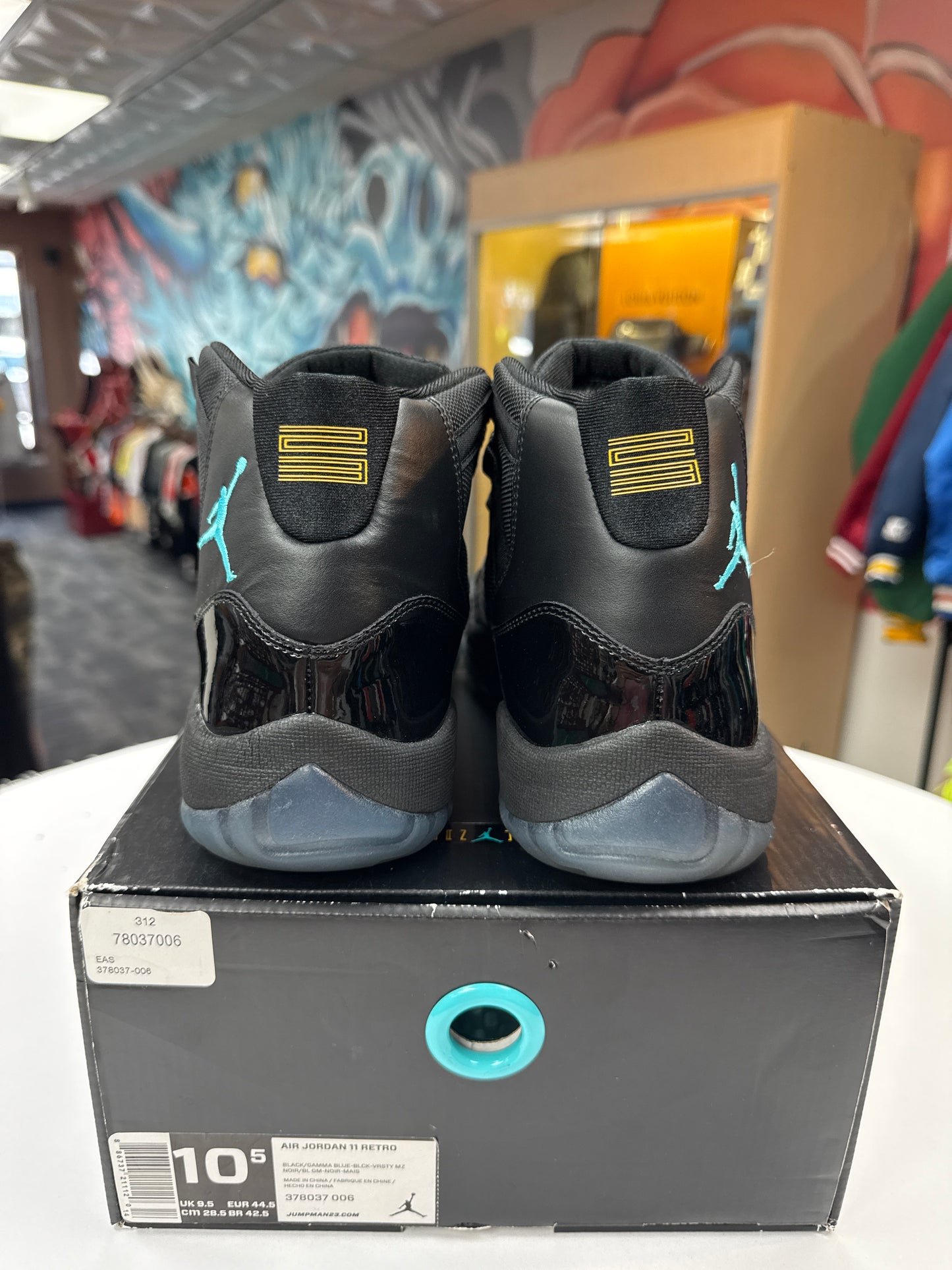 Preowned Jordan 11 Gamma Blue (2013)