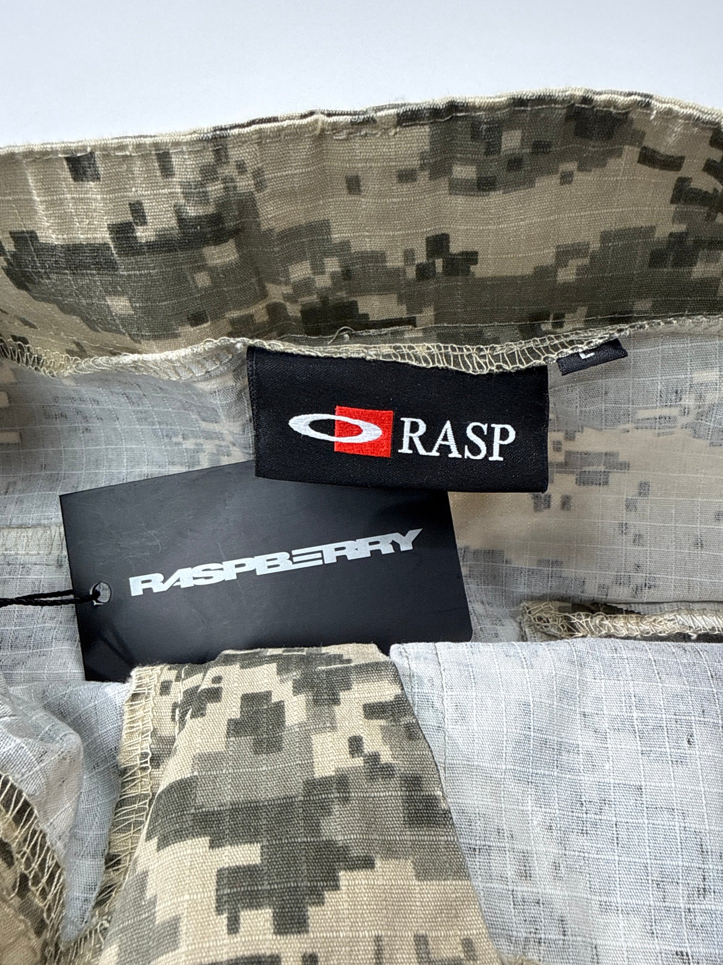 New GV Raspberry Hills City Camo Cargo Pants