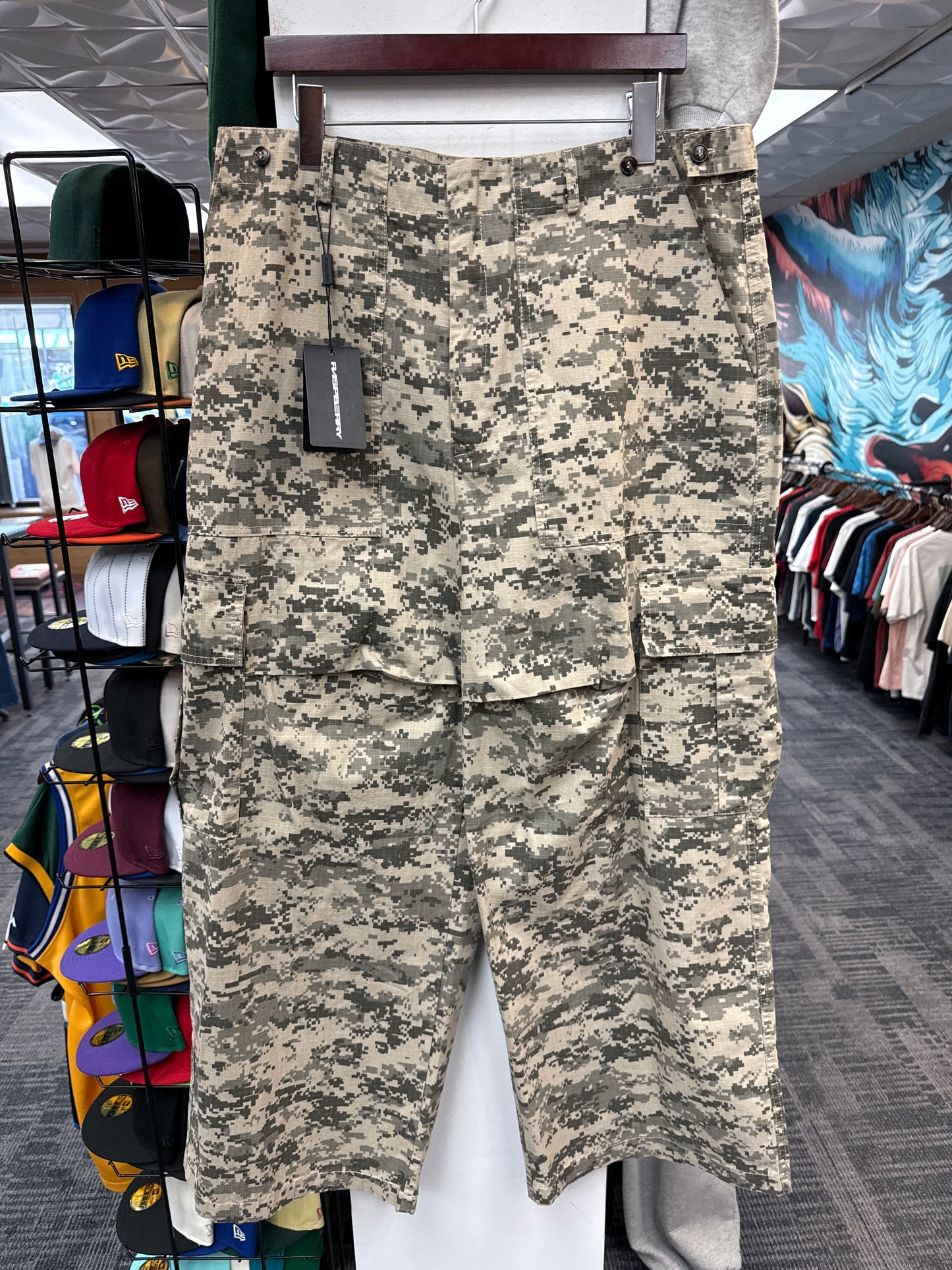 New GV Raspberry Hills City Camo Cargo Pants