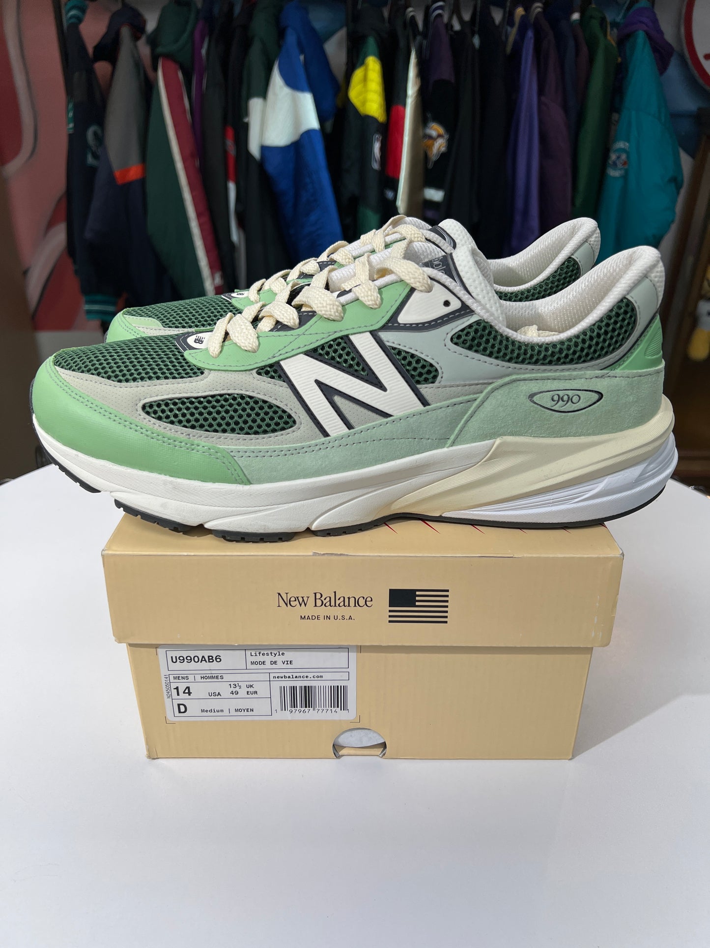 New New Balance 990 V6 Avocado/Natural Mint