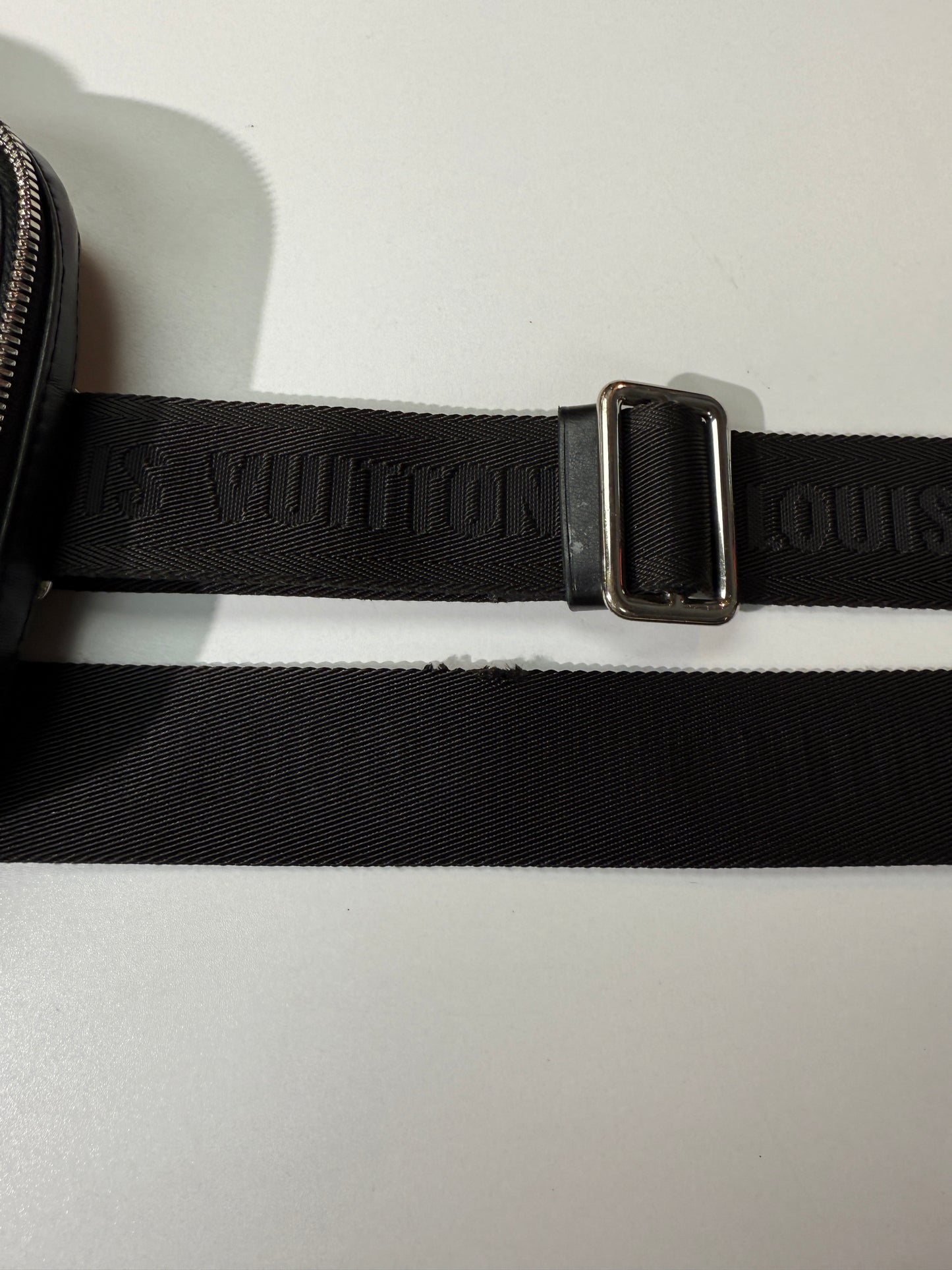 Louis Vuitton Damier Graphite 3D Amazone Sling Bag