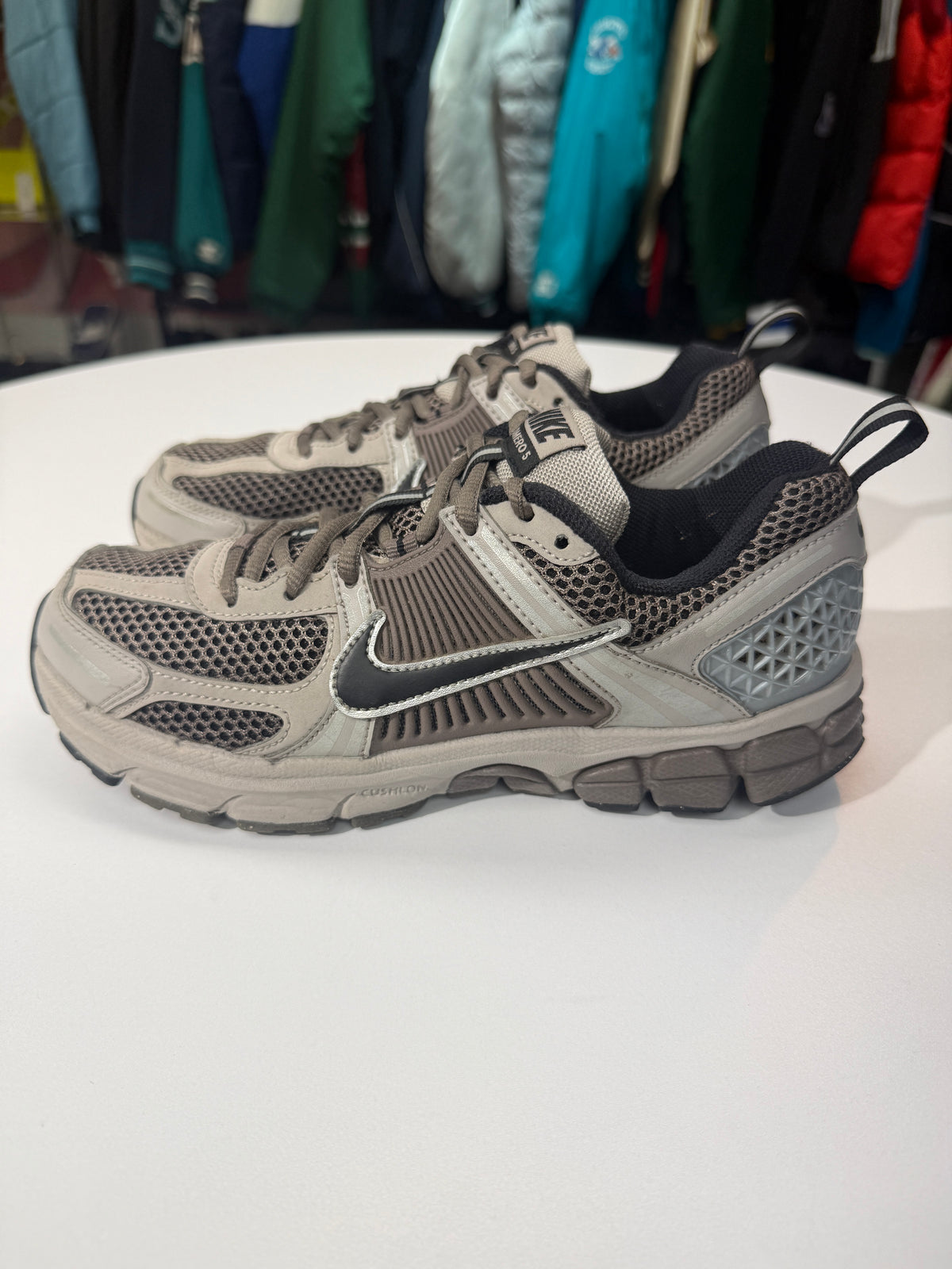 Preowned Cave Stone Nike Zoom Vomero 5