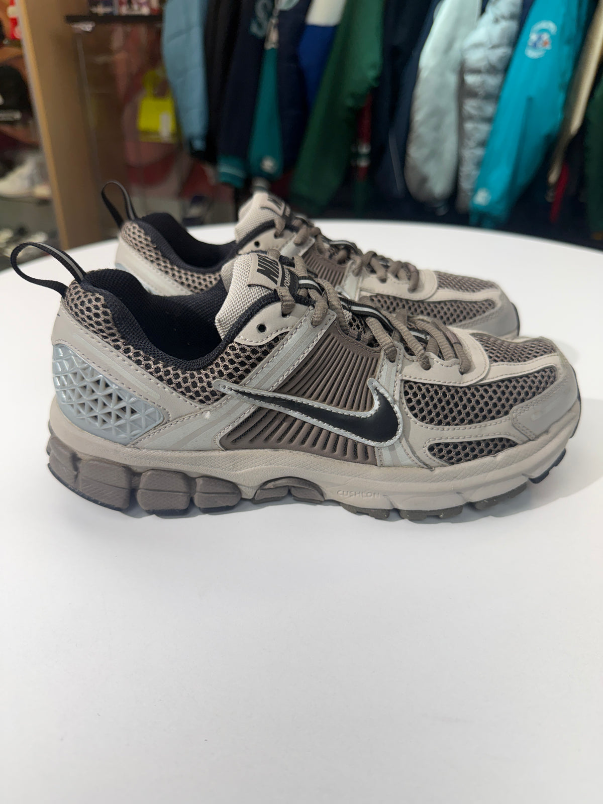 Preowned Cave Stone Nike Zoom Vomero 5
