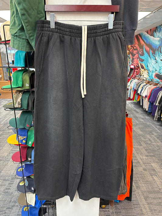 New GV Raspberry Hills Tundra Sweats