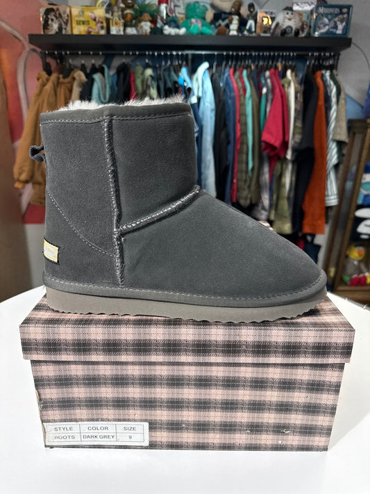 New GV Raspberry Hills Berry Boots Dark Grey