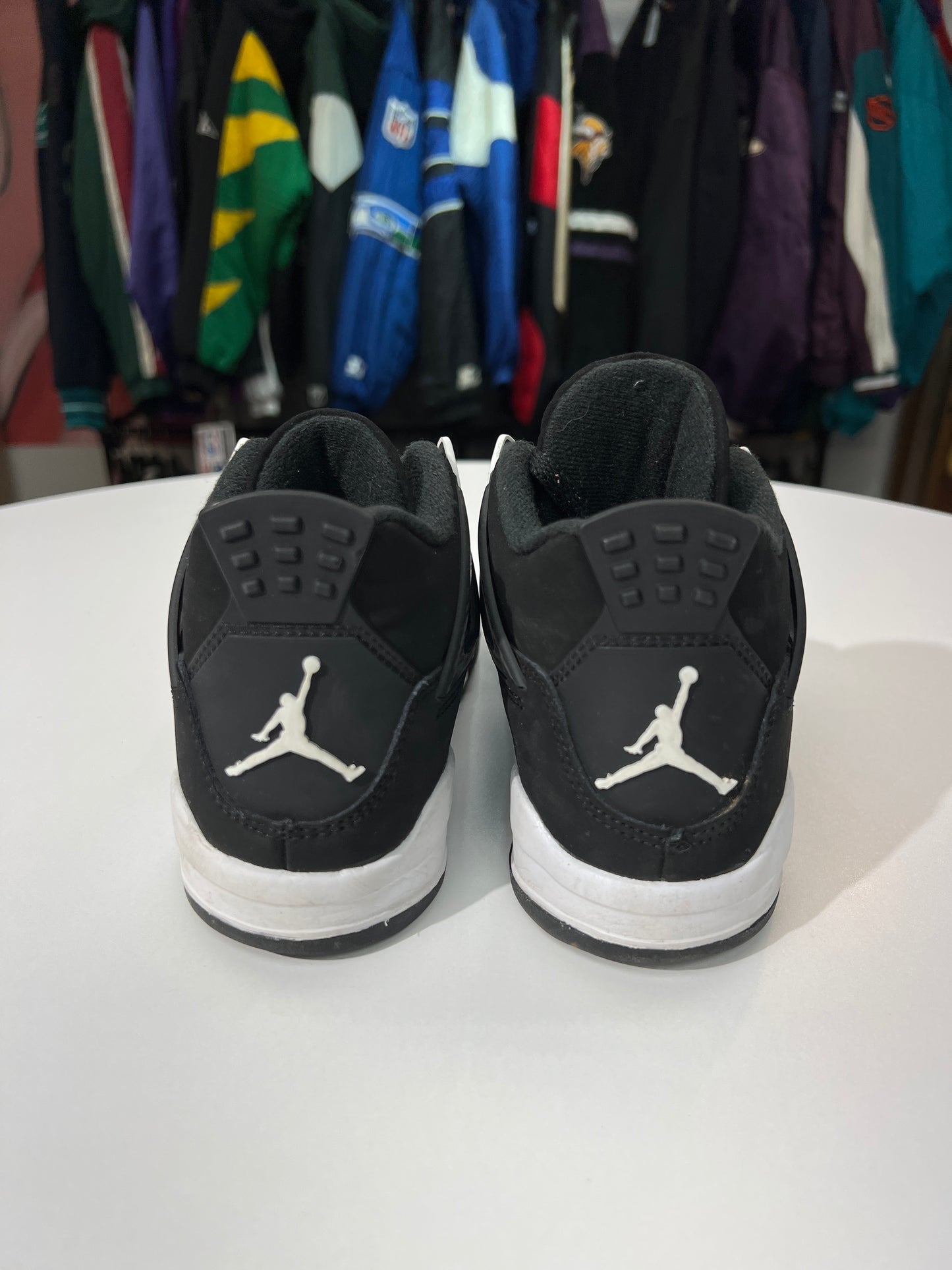 Preowned Jordan 4 Retro White Thunder