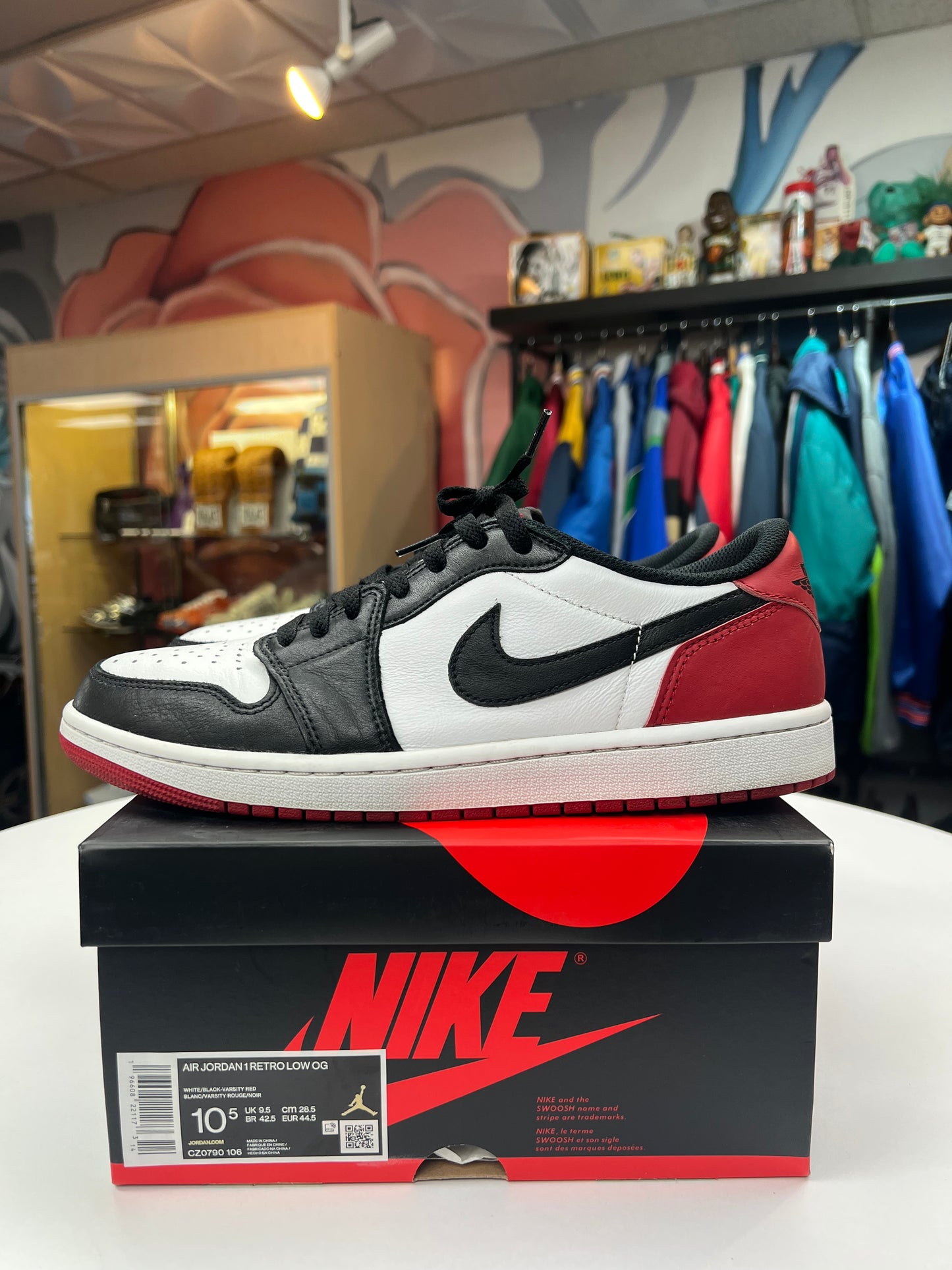 Preowned Black Toe Jordan 1 Low