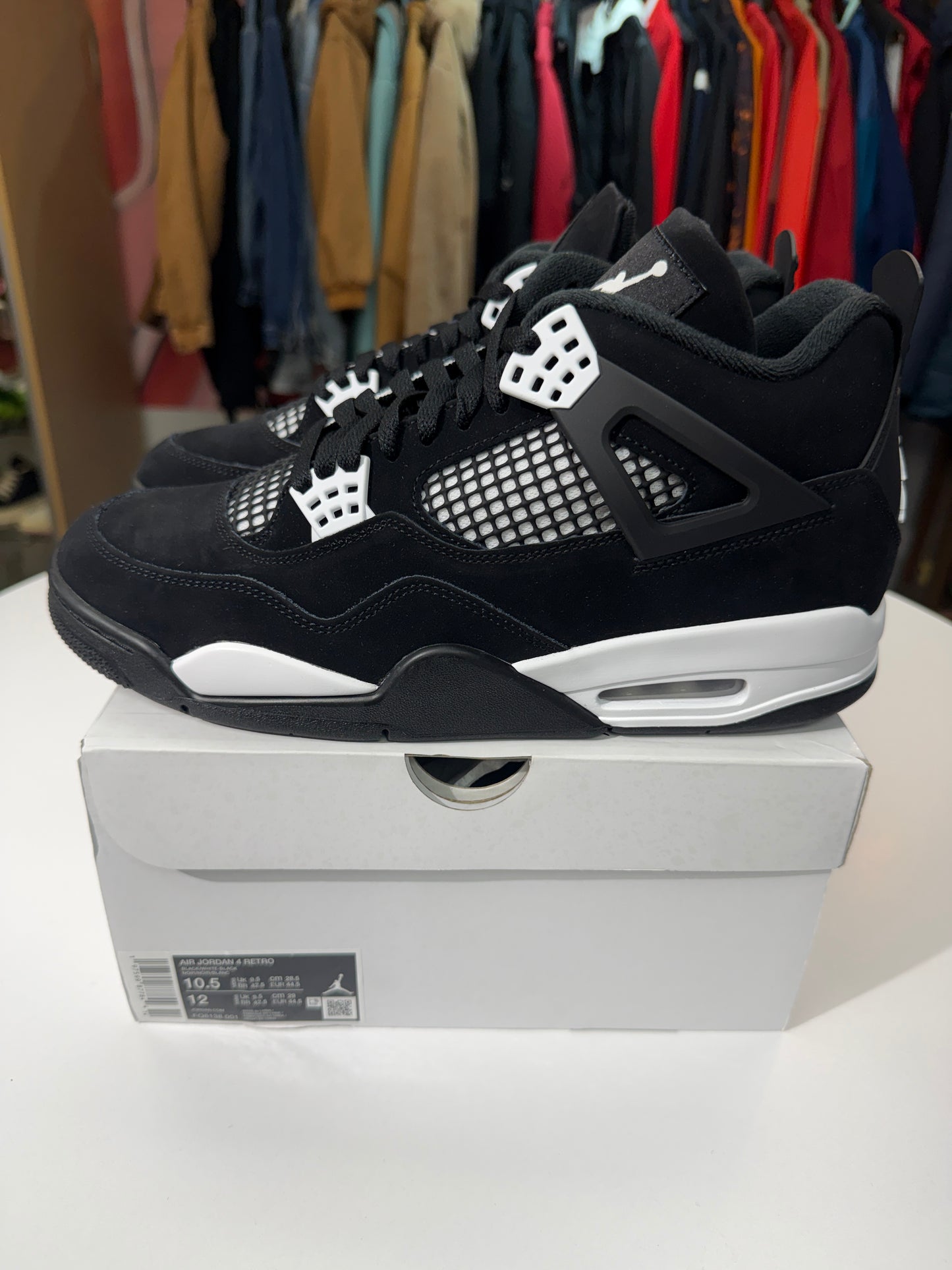 New White Thunder Jordan 4