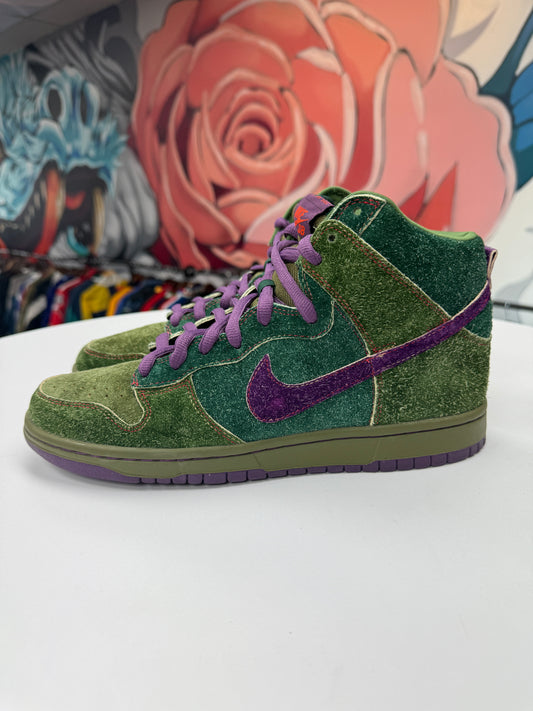 Preowned Nike SB Dunk High Skunk (2010)