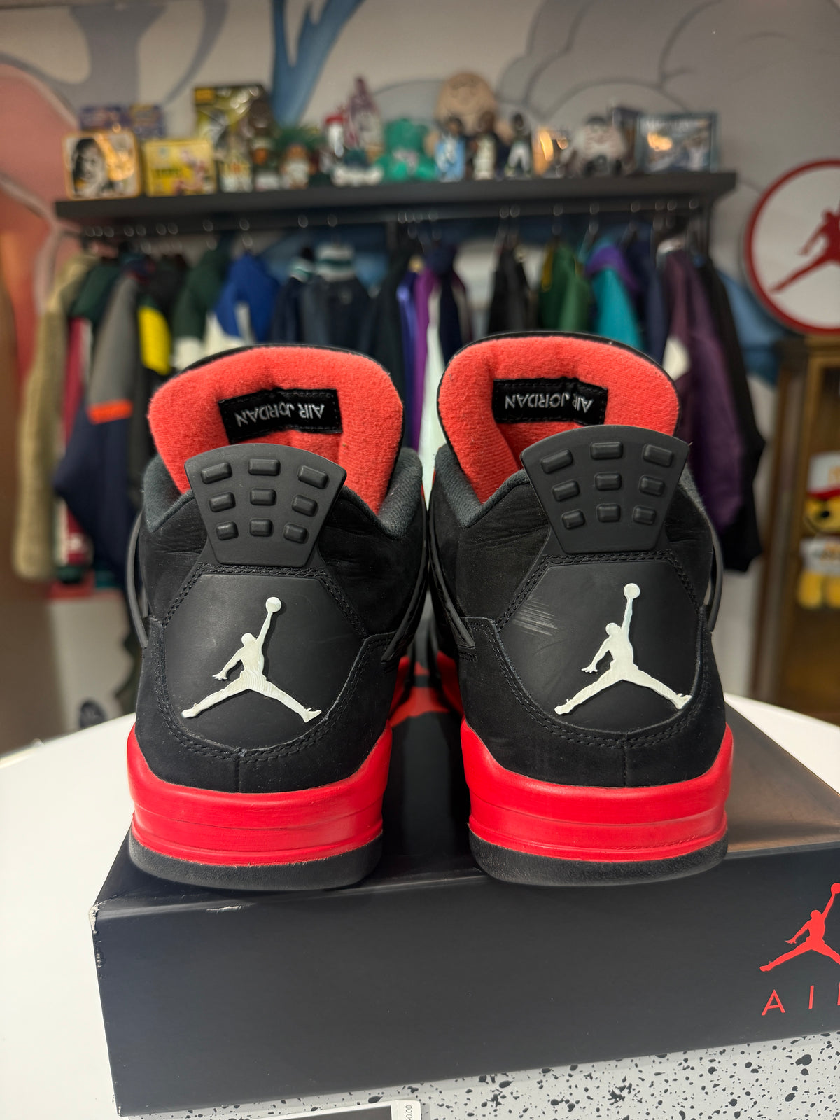 Preowned Jordan 4 Retro Red Thunder