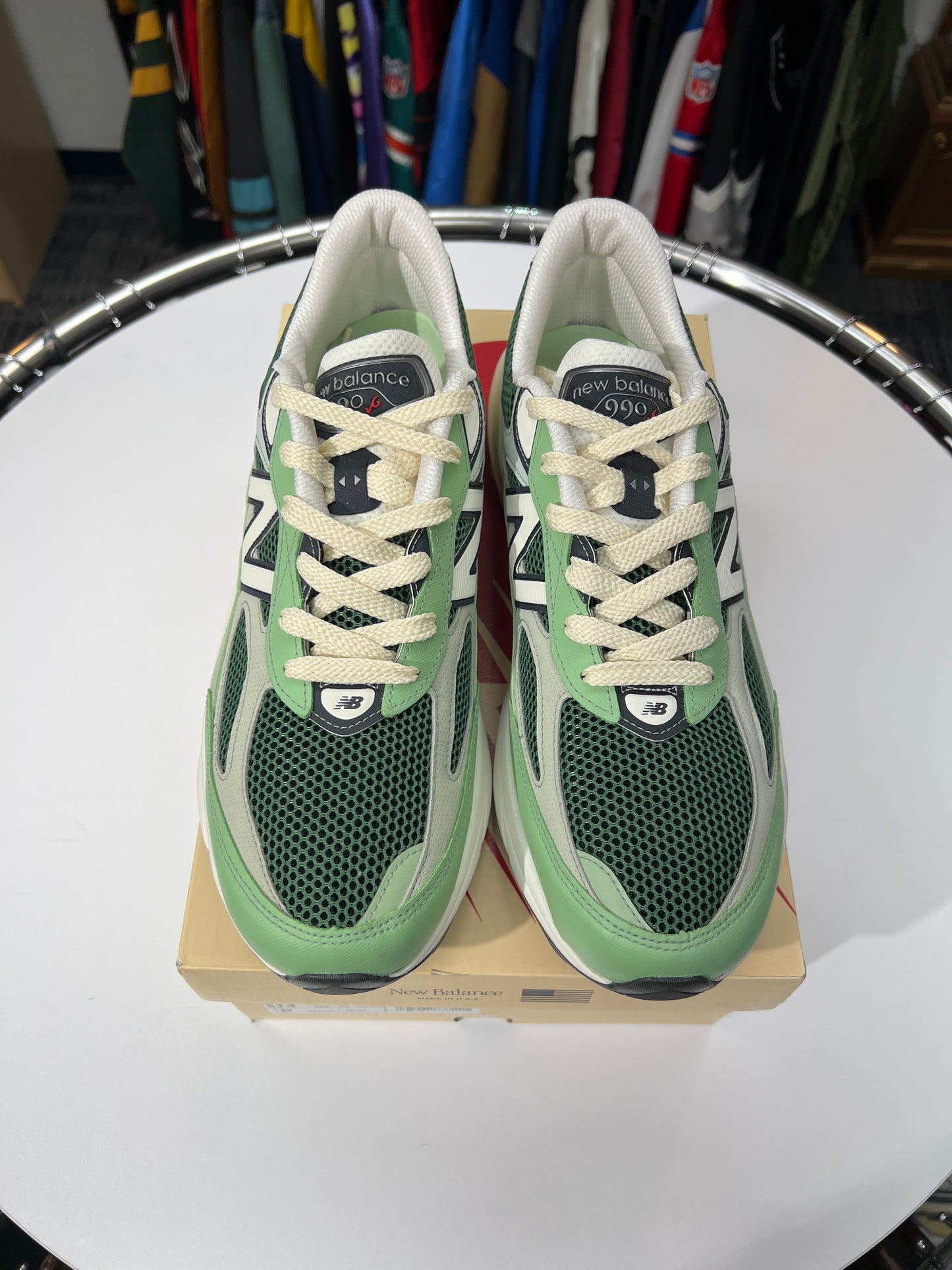 New New Balance 990 V6 Avocado/Natural Mint