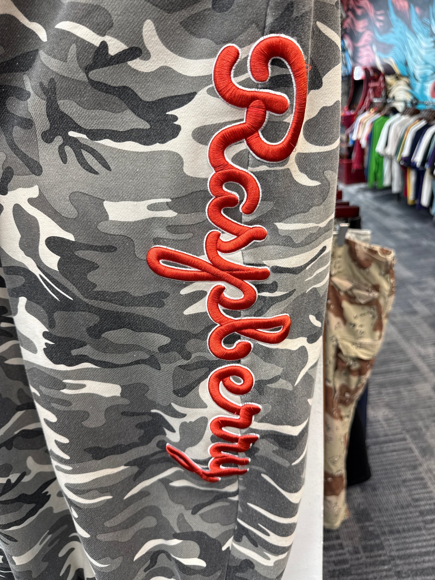 GV Raspberry Hills Snow Camo Sweatpants