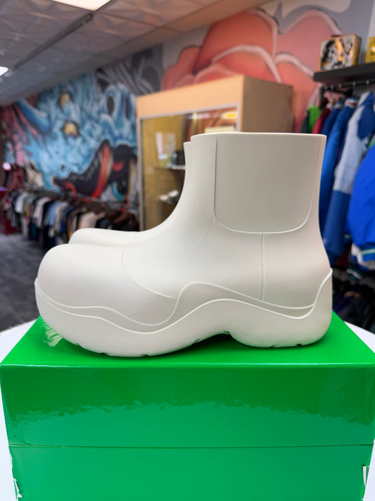 Preowned Bottega Puddle Boots Cream