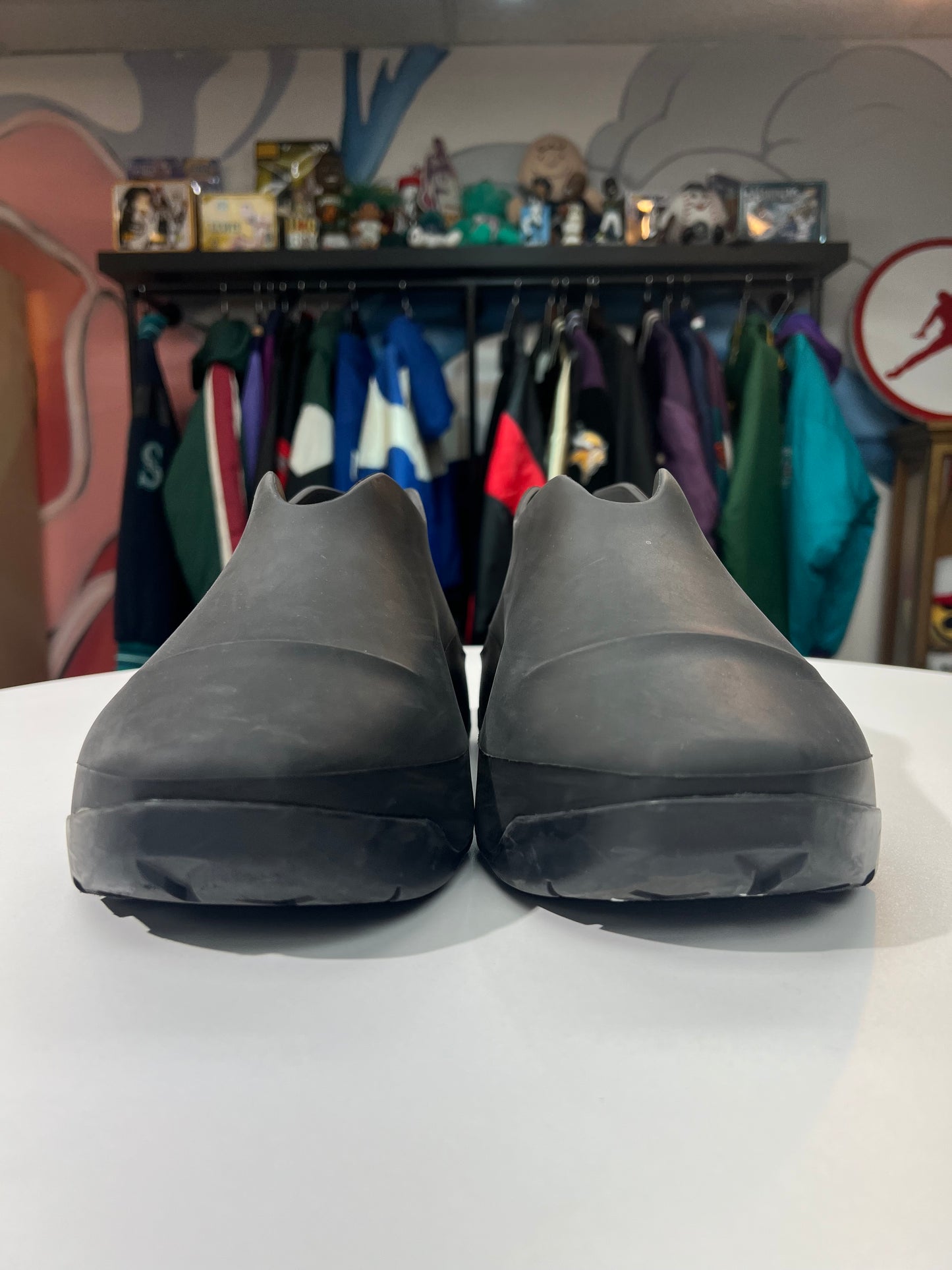 Preowned Givenchy Monumental Mallow low slip-on