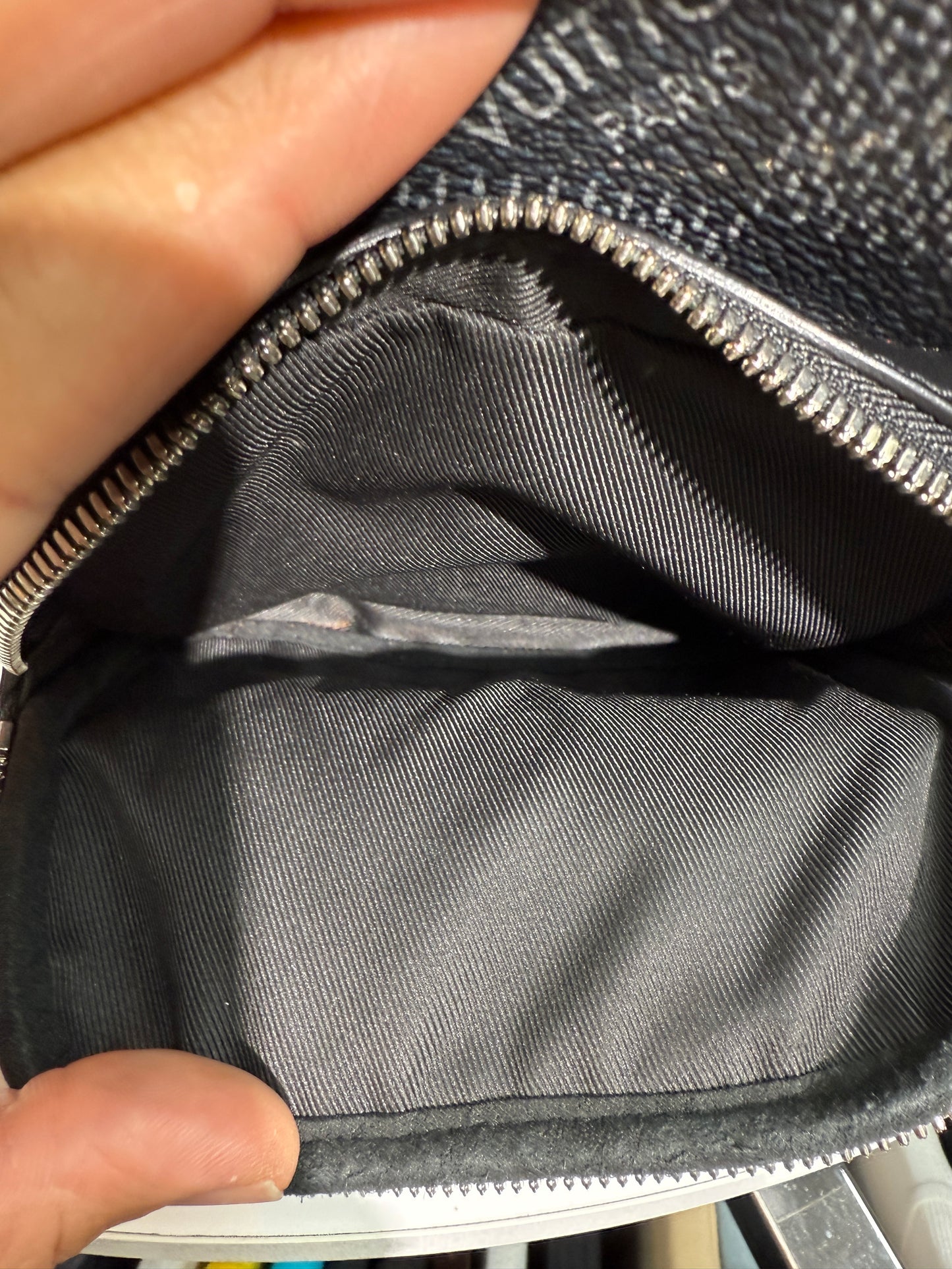 Louis Vuitton Damier Graphite 3D Amazone Sling Bag
